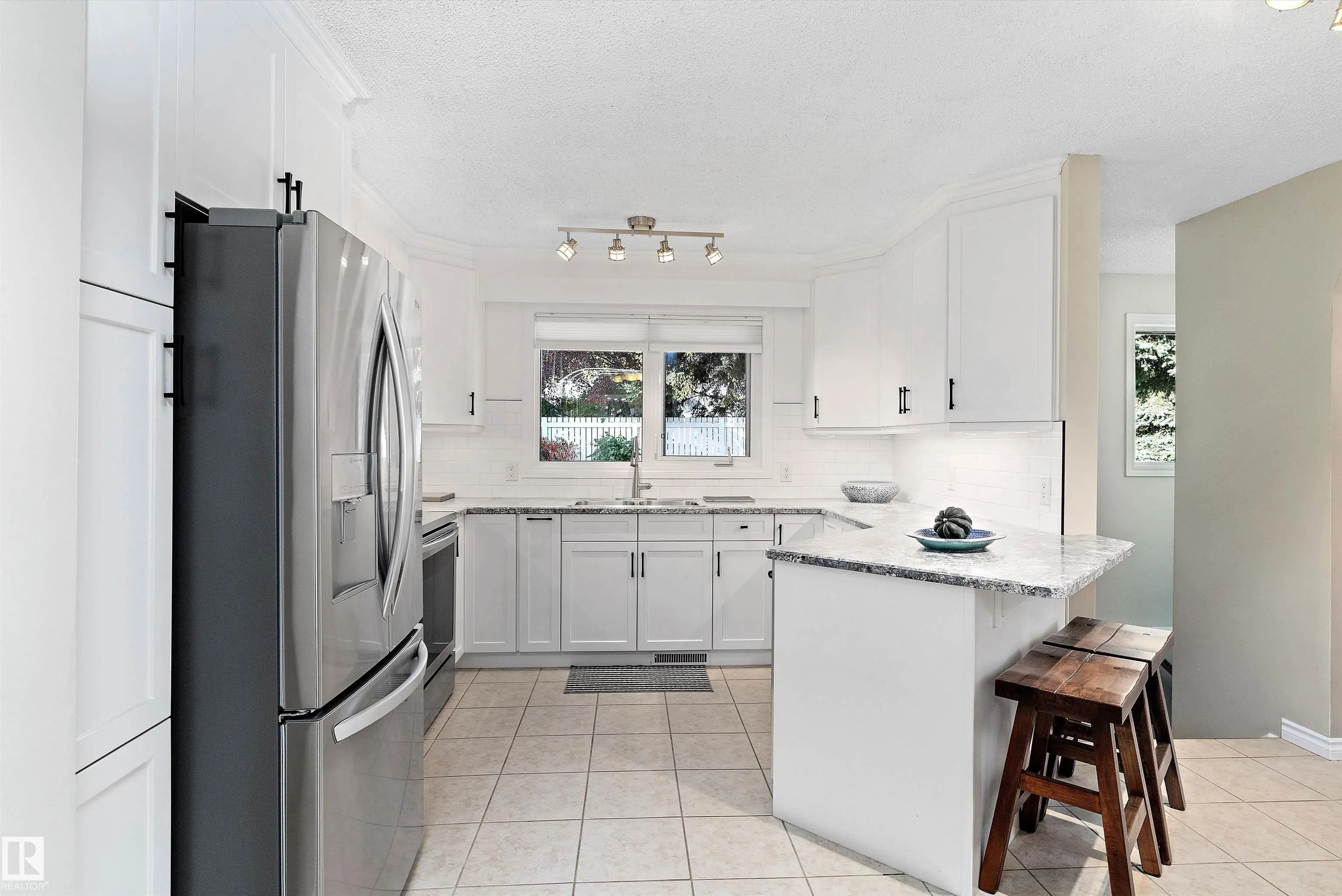 8 FARMSTEAD Avenue