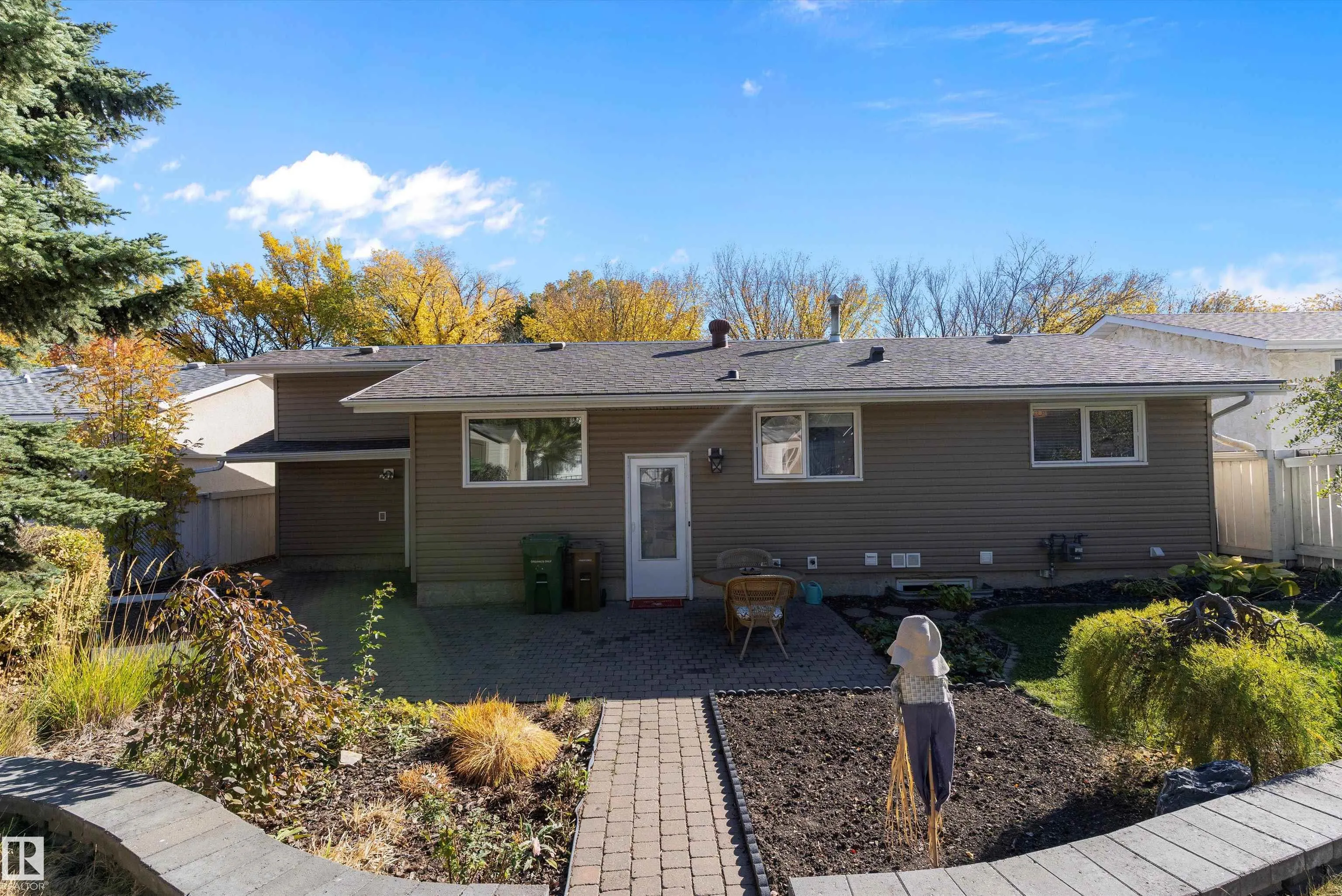 8 FARMSTEAD Avenue