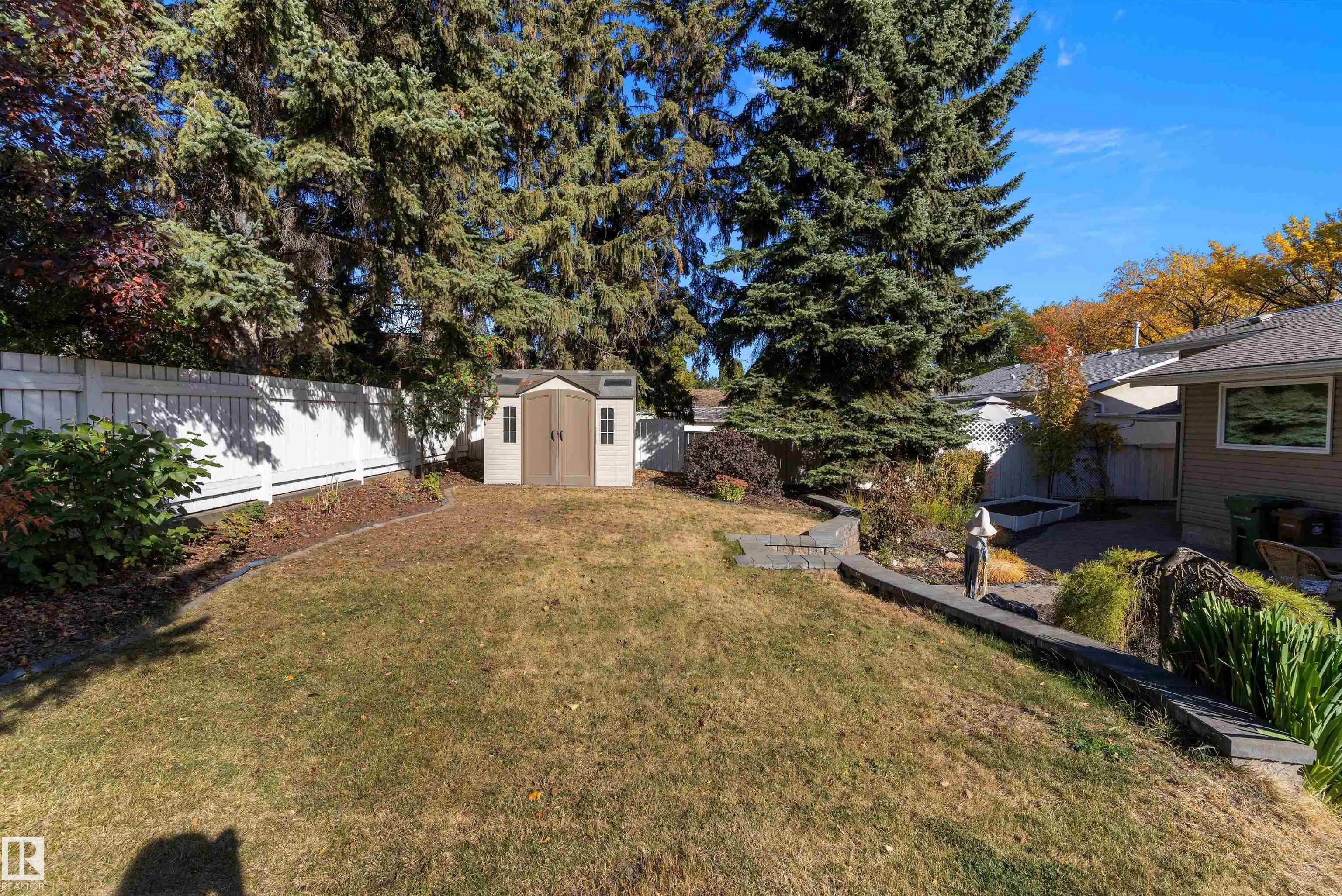 8 FARMSTEAD Avenue