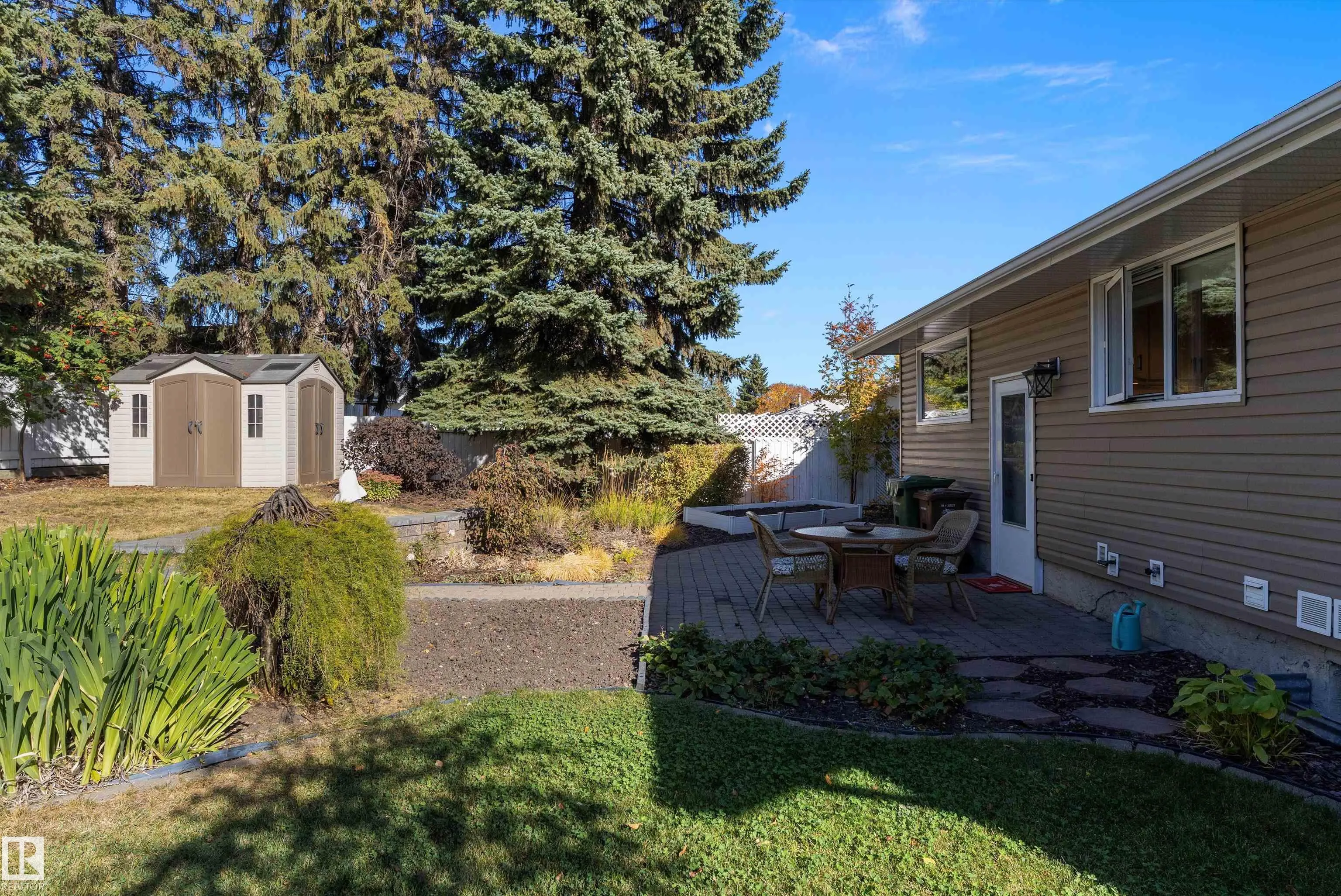 8 FARMSTEAD Avenue