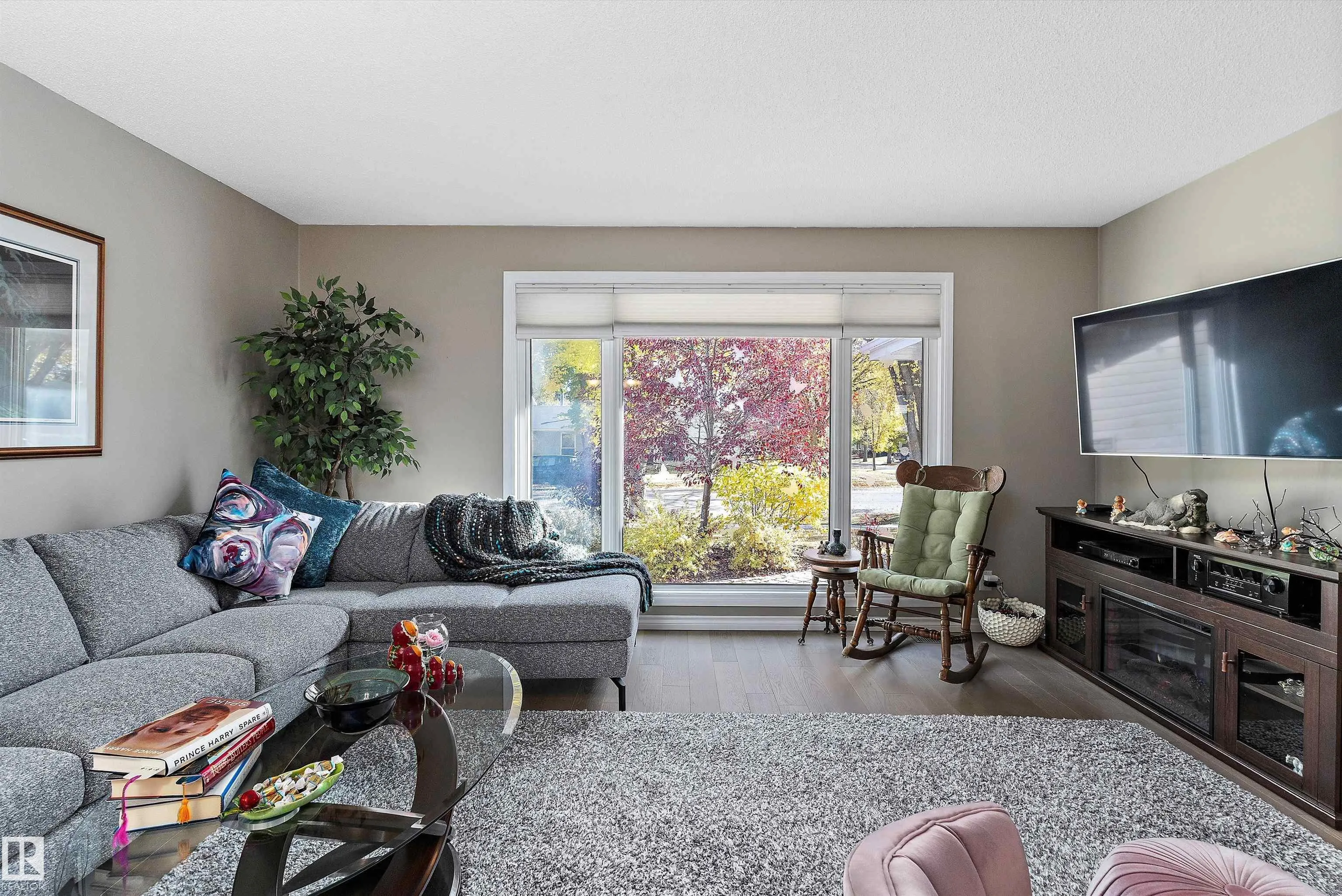 8 FARMSTEAD Avenue