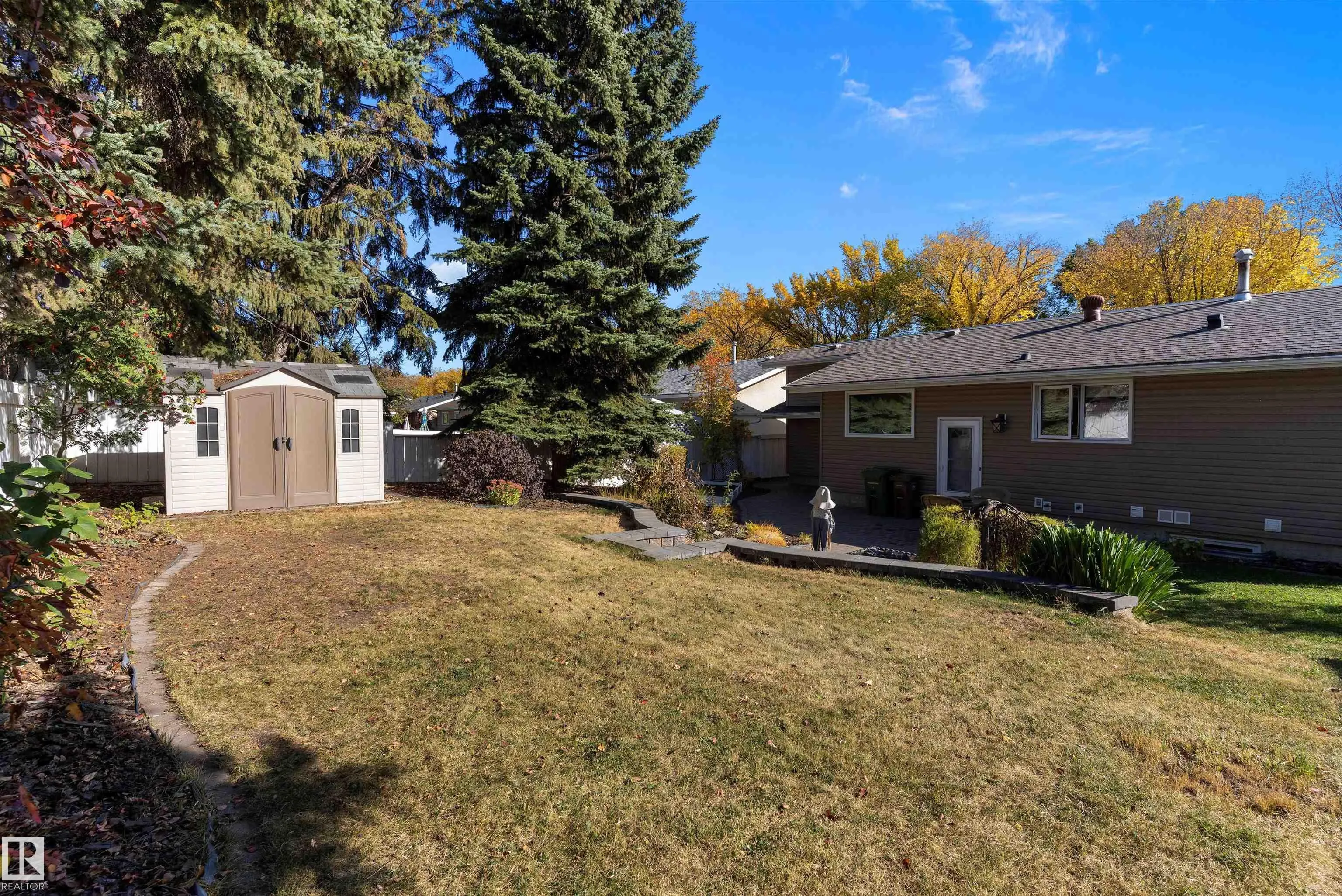 8 FARMSTEAD Avenue