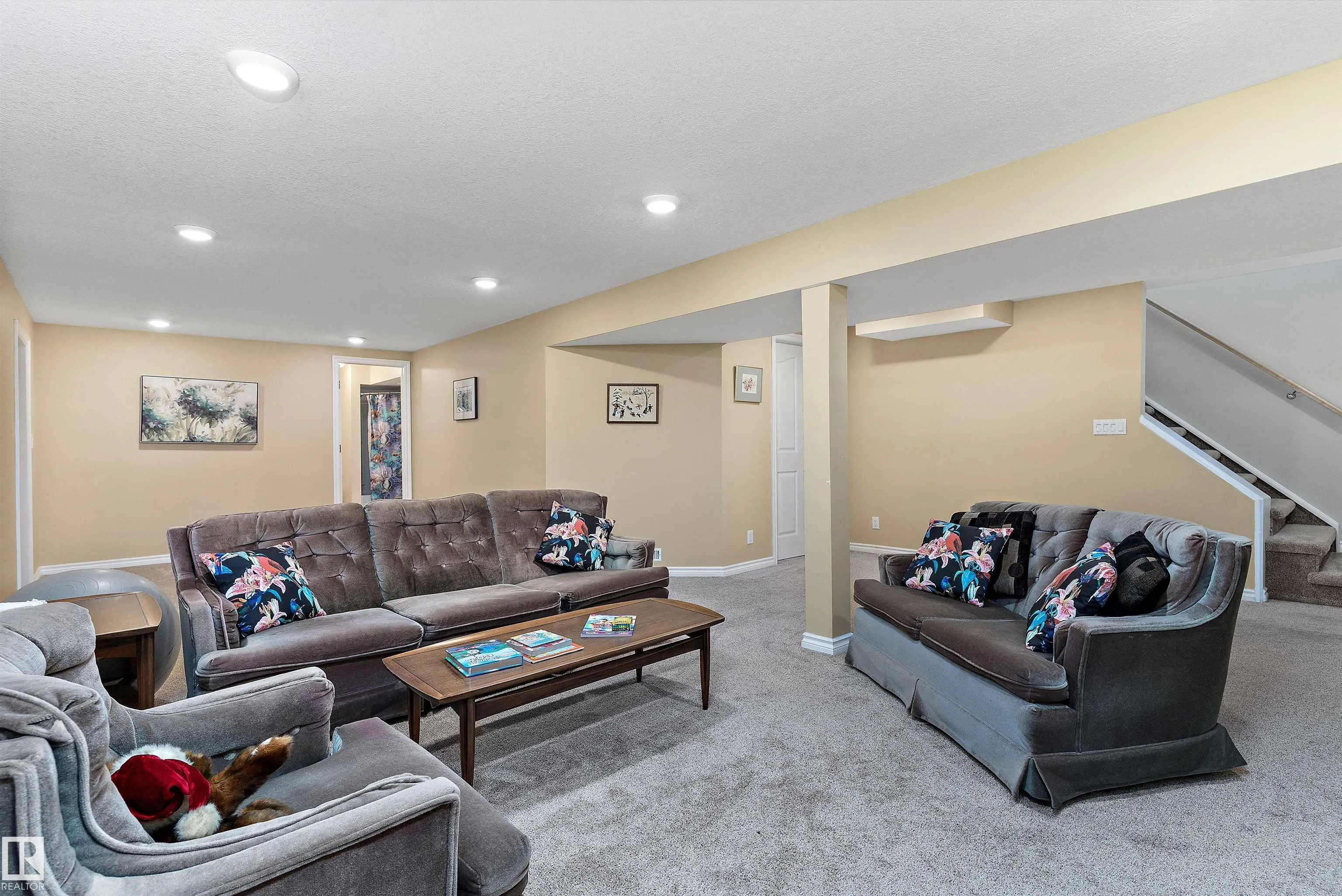 8 FARMSTEAD Avenue