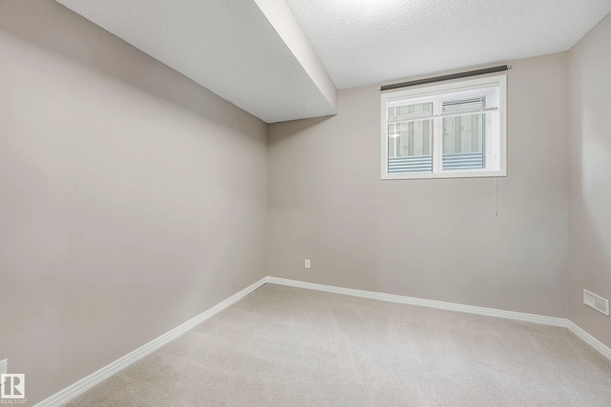 3552 CLAXTON Crescent