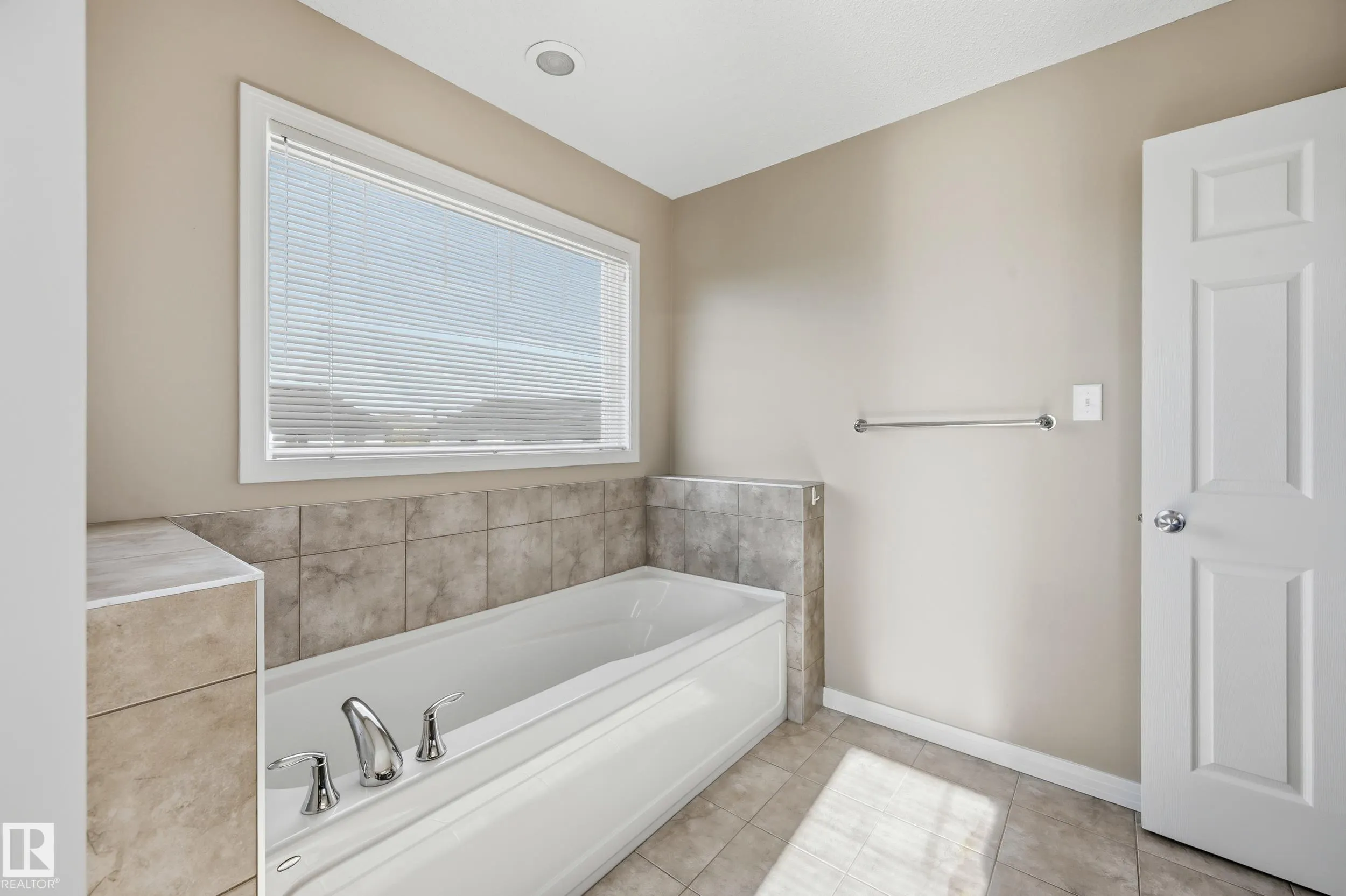 3552 CLAXTON Crescent