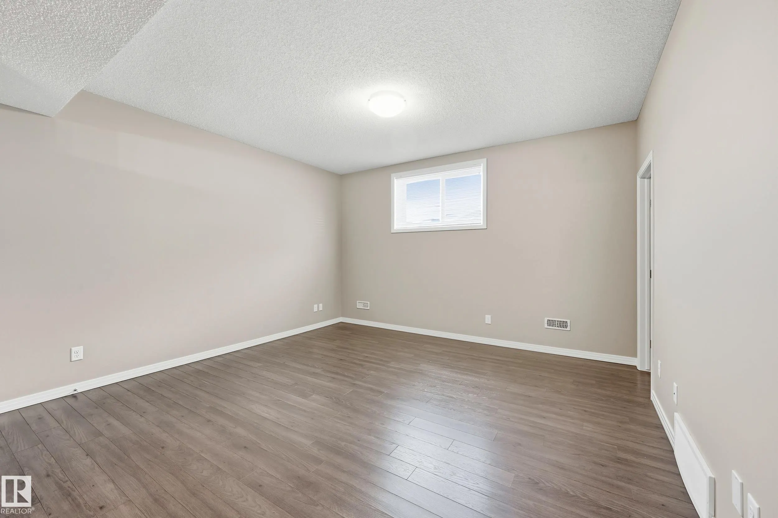 3552 CLAXTON Crescent