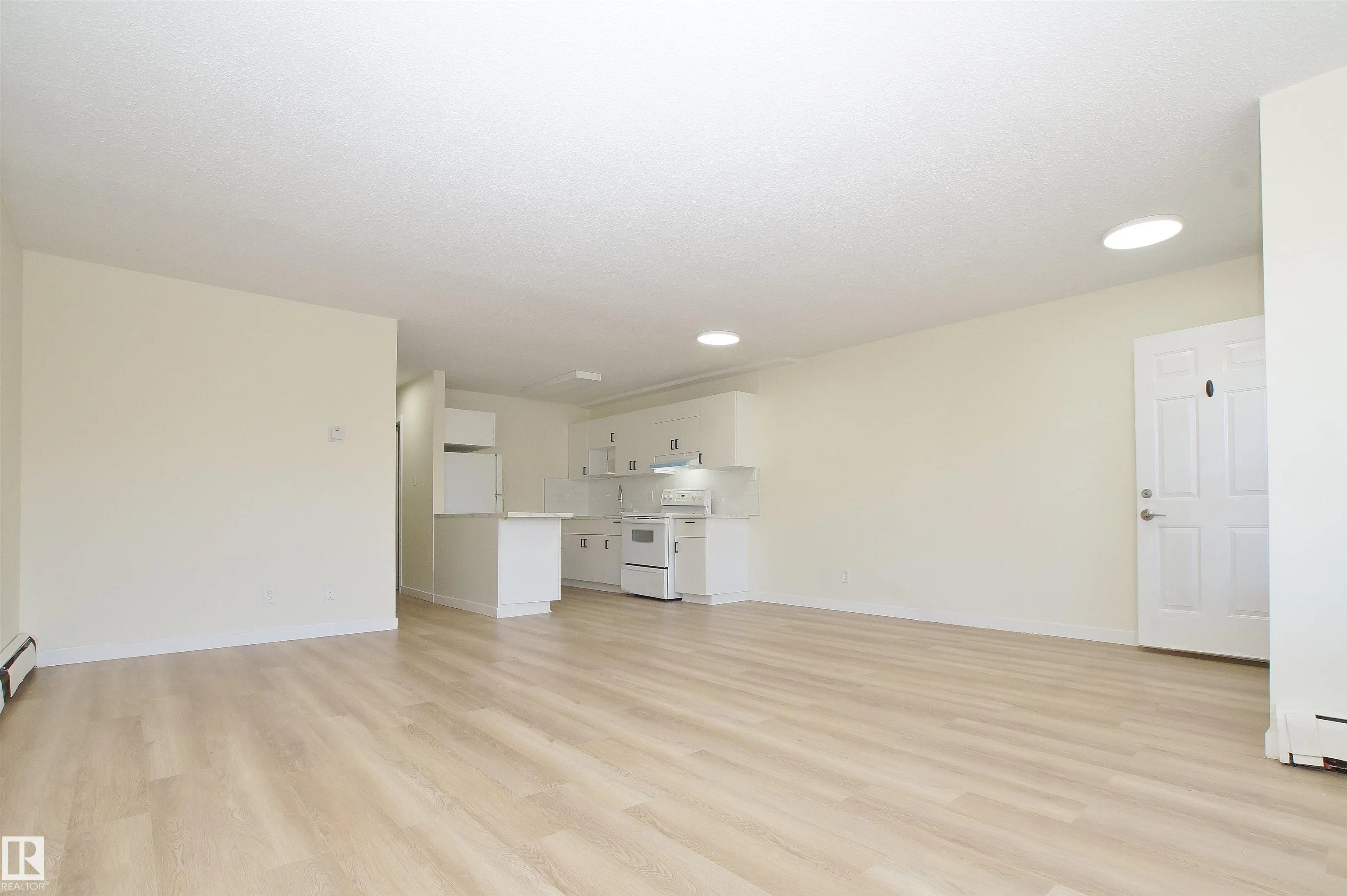 13590 38 Street