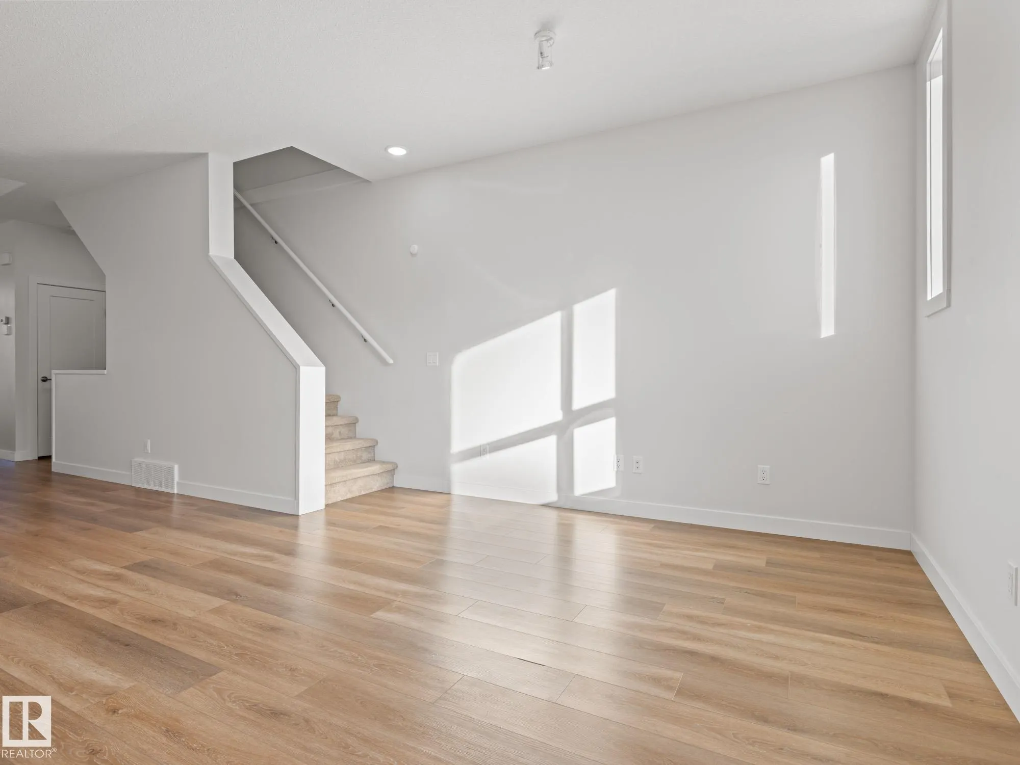 100 JENSEN LAKES Boulevard