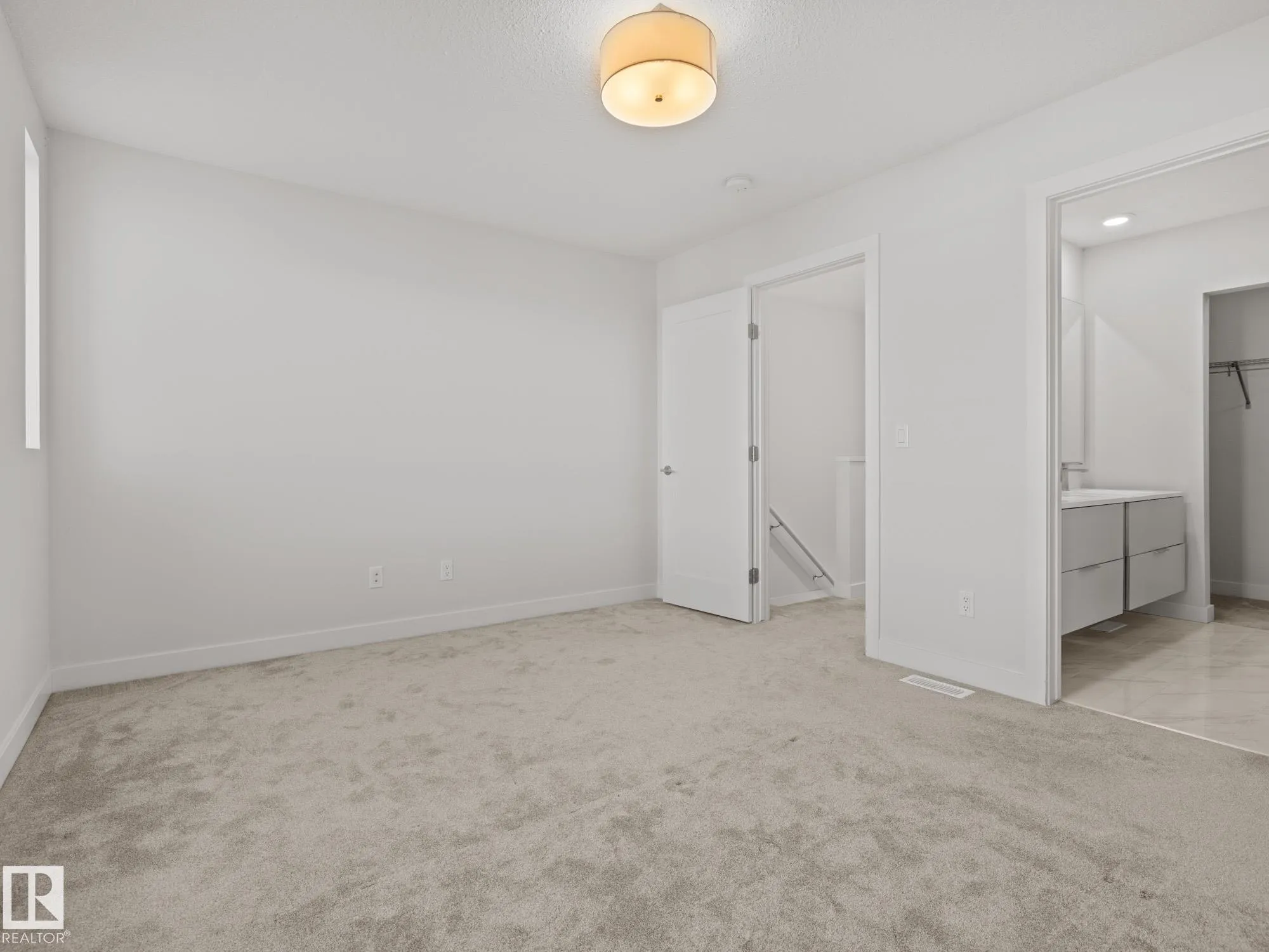 100 JENSEN LAKES Boulevard