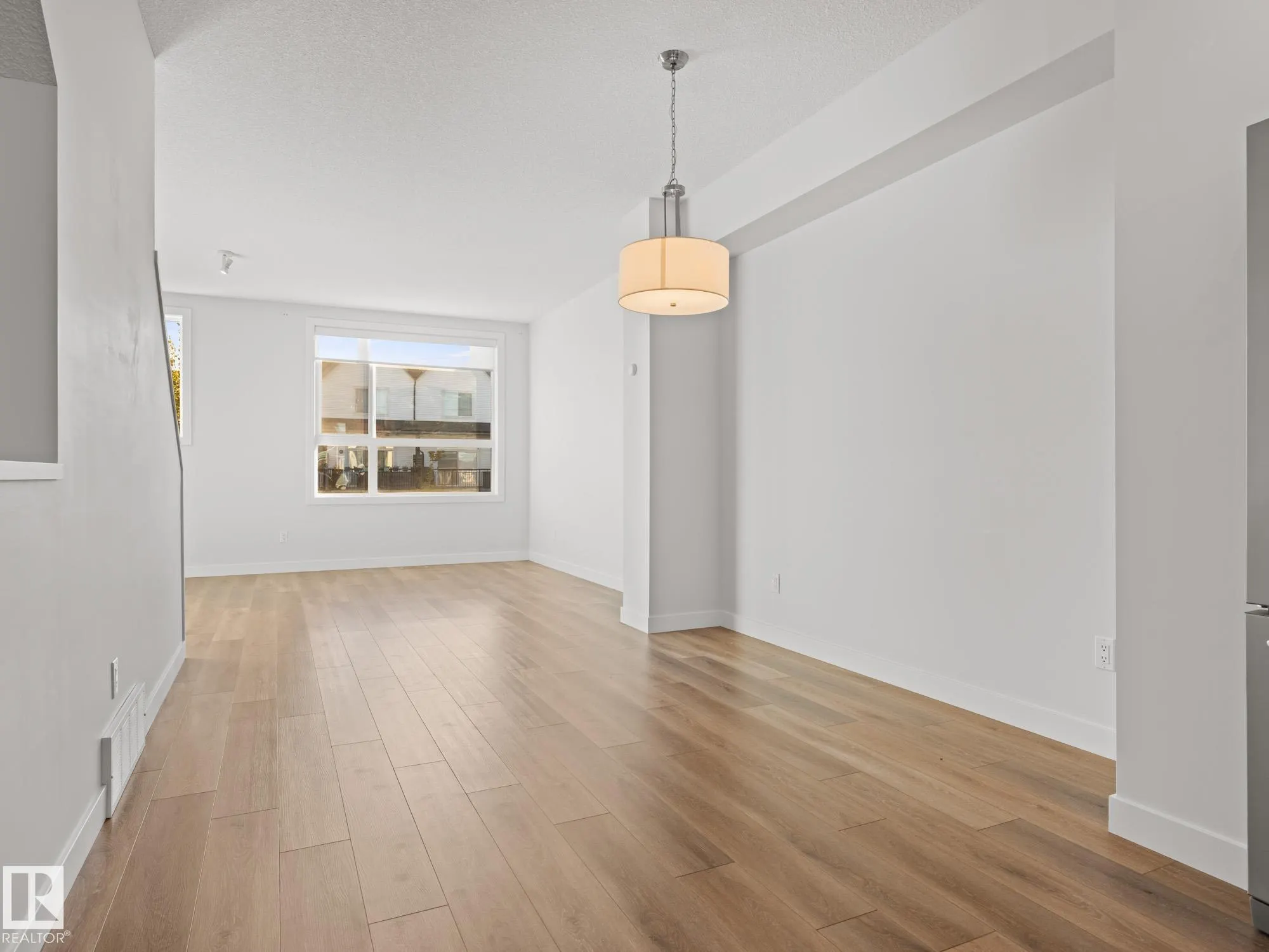 100 JENSEN LAKES Boulevard