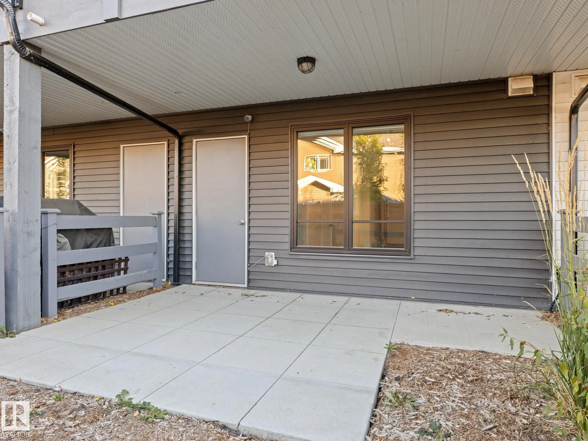 100 JENSEN LAKES Boulevard