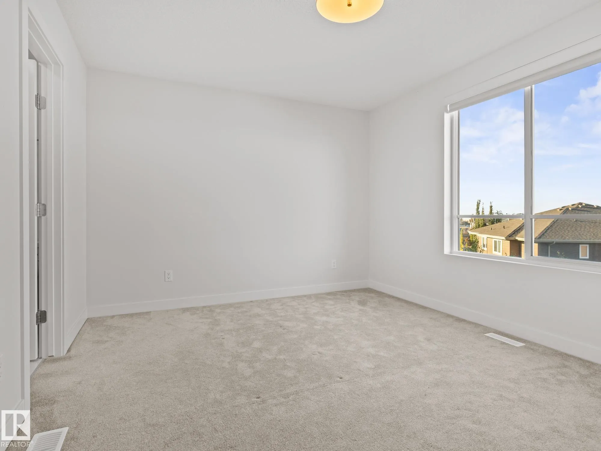 100 JENSEN LAKES Boulevard
