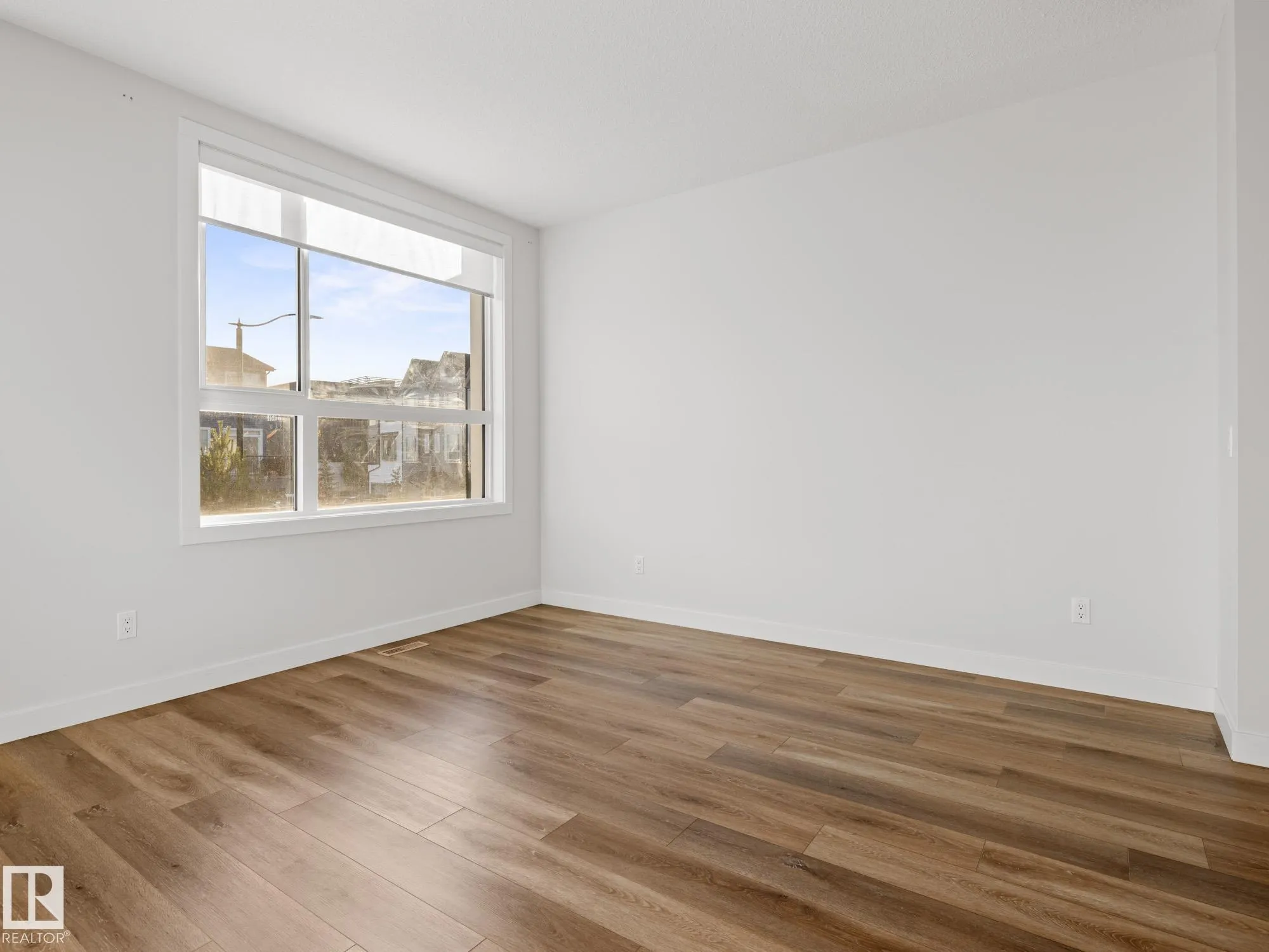 100 JENSEN LAKES Boulevard