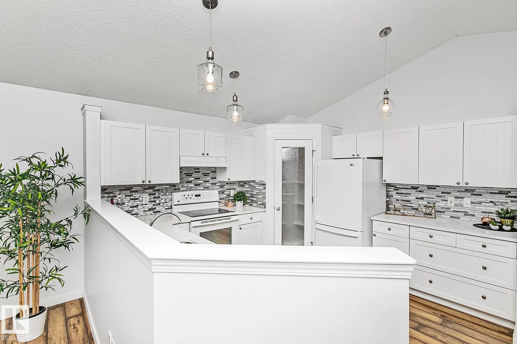 7822 SCHMID Place