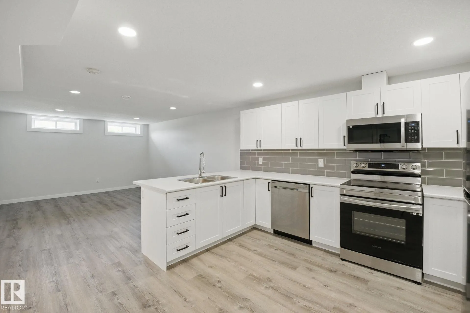 10407 136 AVE