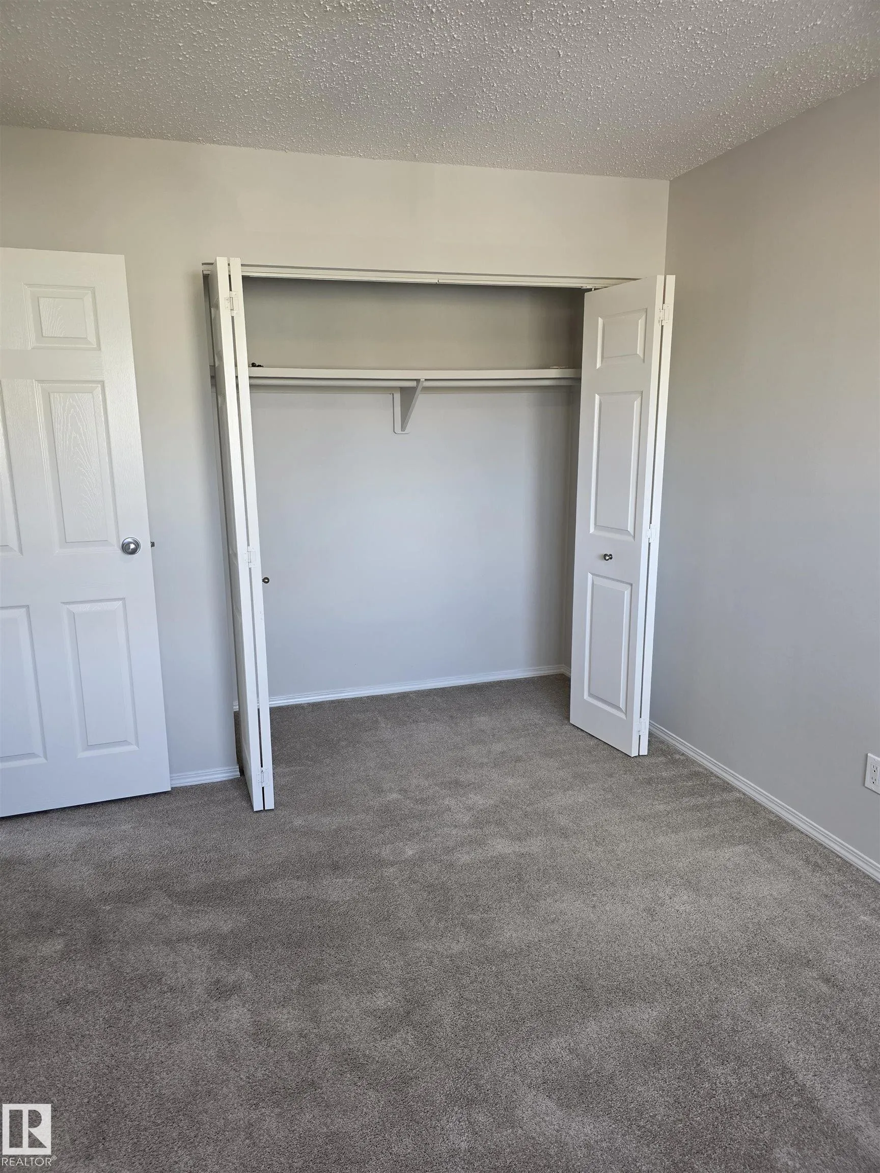 15219 54 ST
