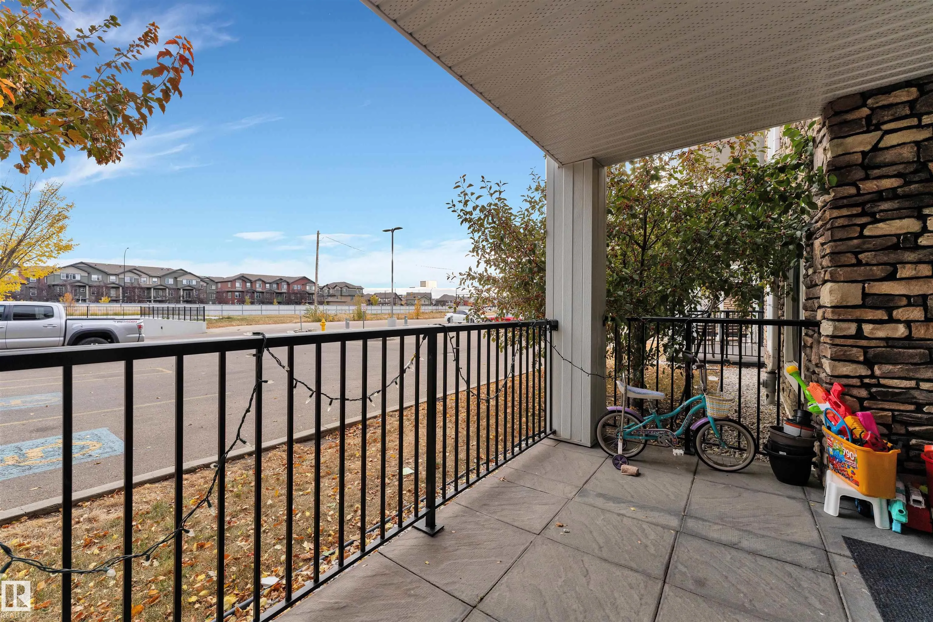 4008 SAVARYN Drive