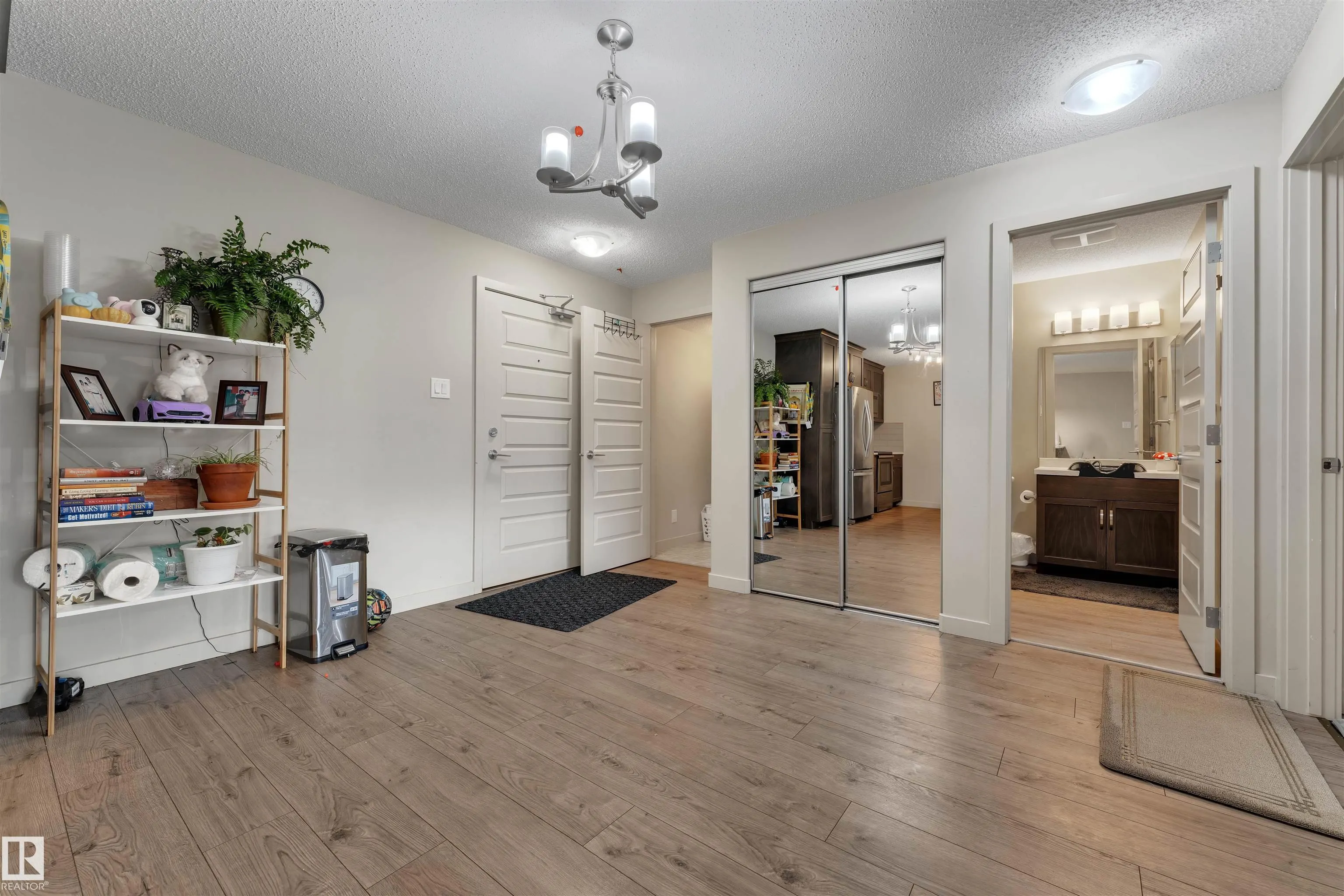 4008 SAVARYN Drive