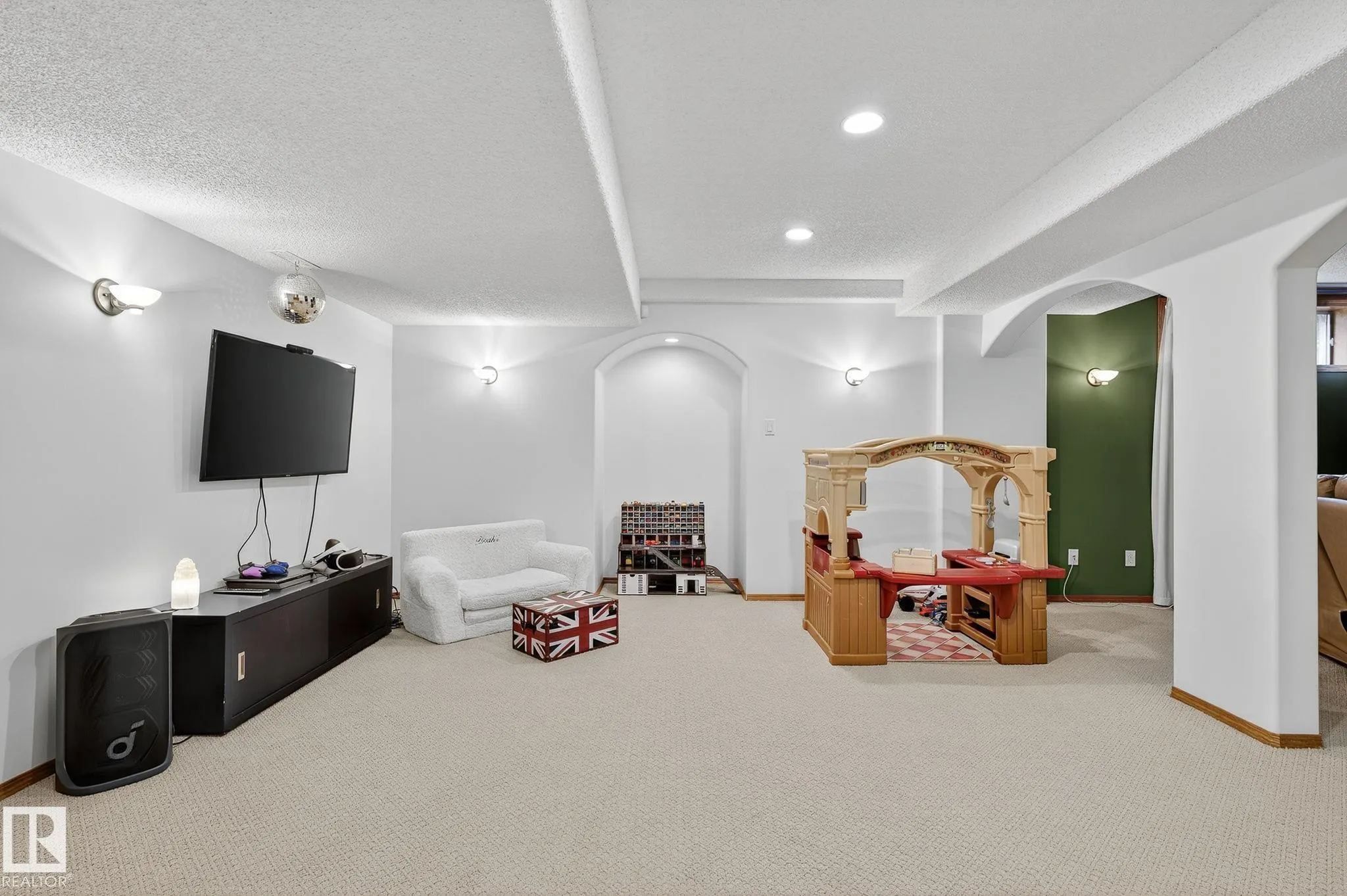 337 WEBER Way