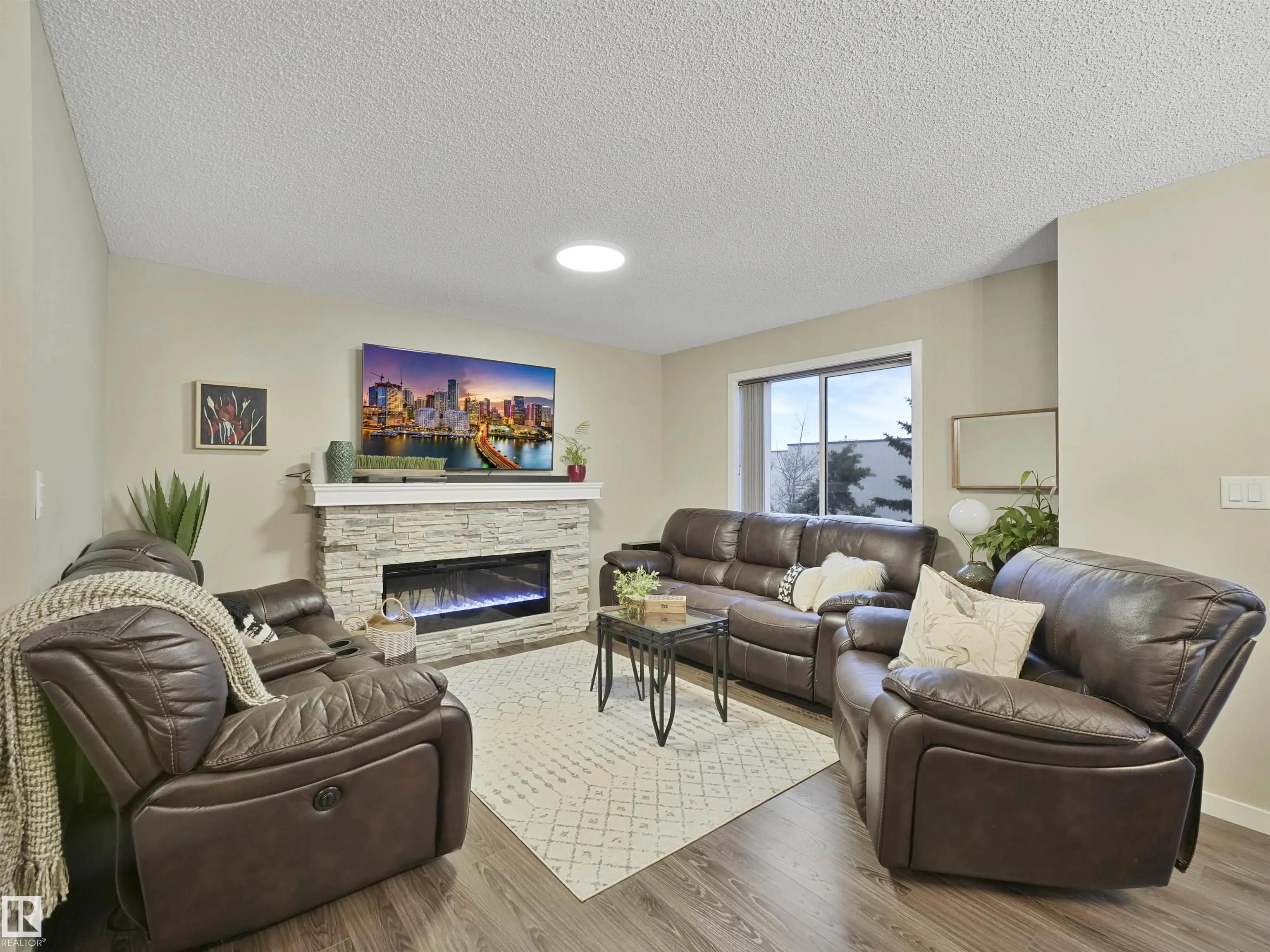 13807 138 Avenue