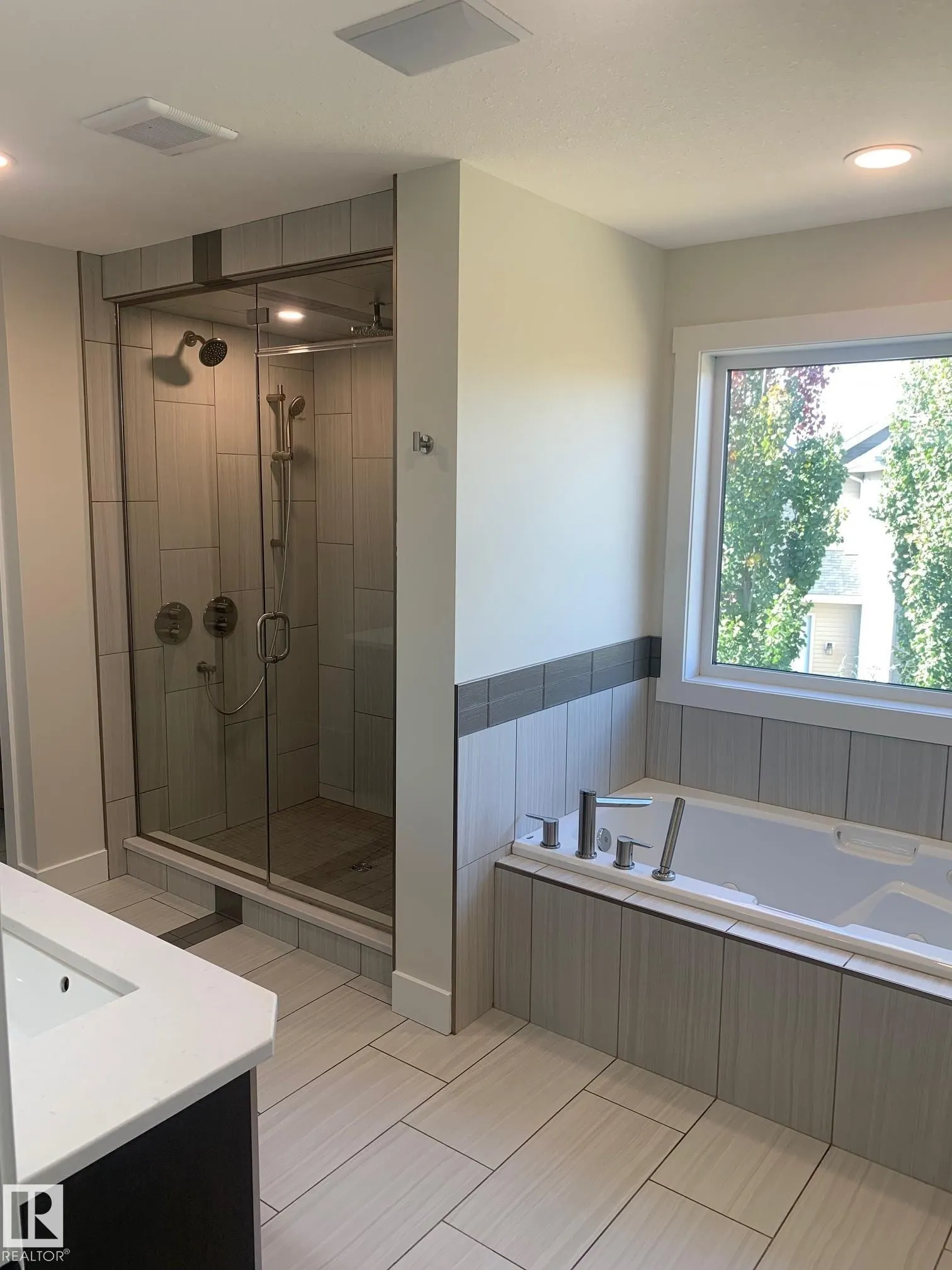 5512 ETOILE Court
