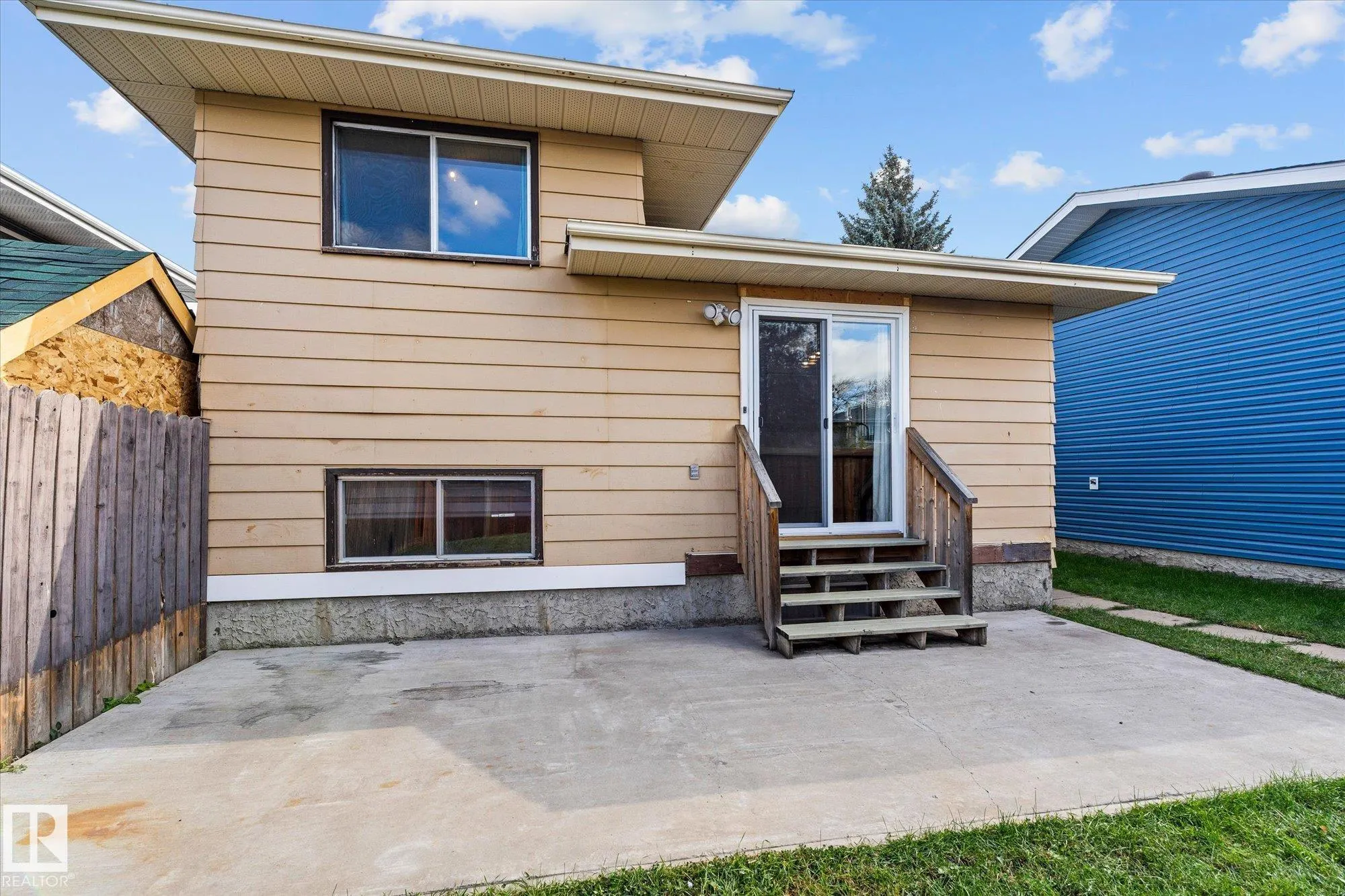 33 WESTGLEN Crescent