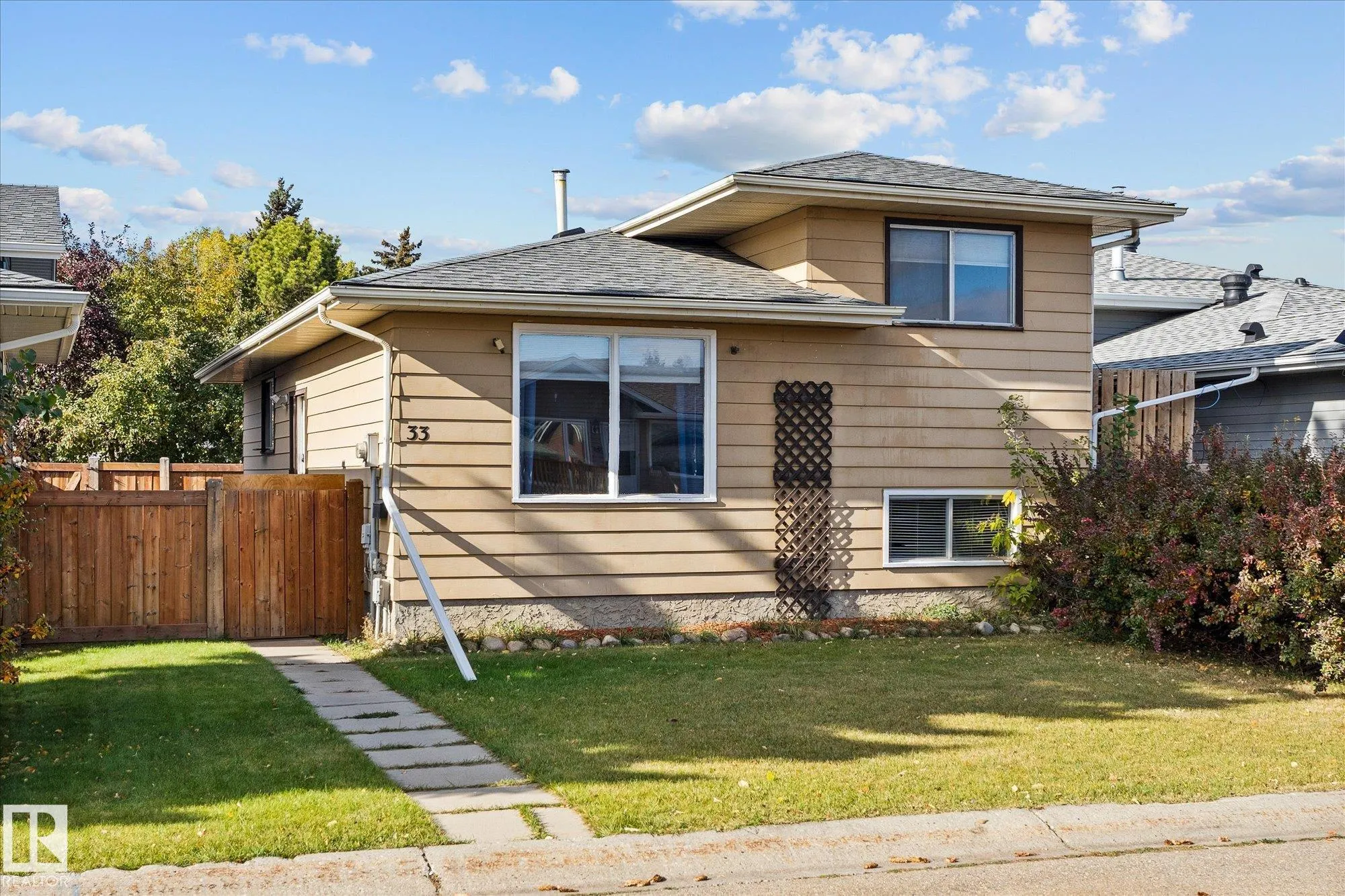 33 WESTGLEN Crescent