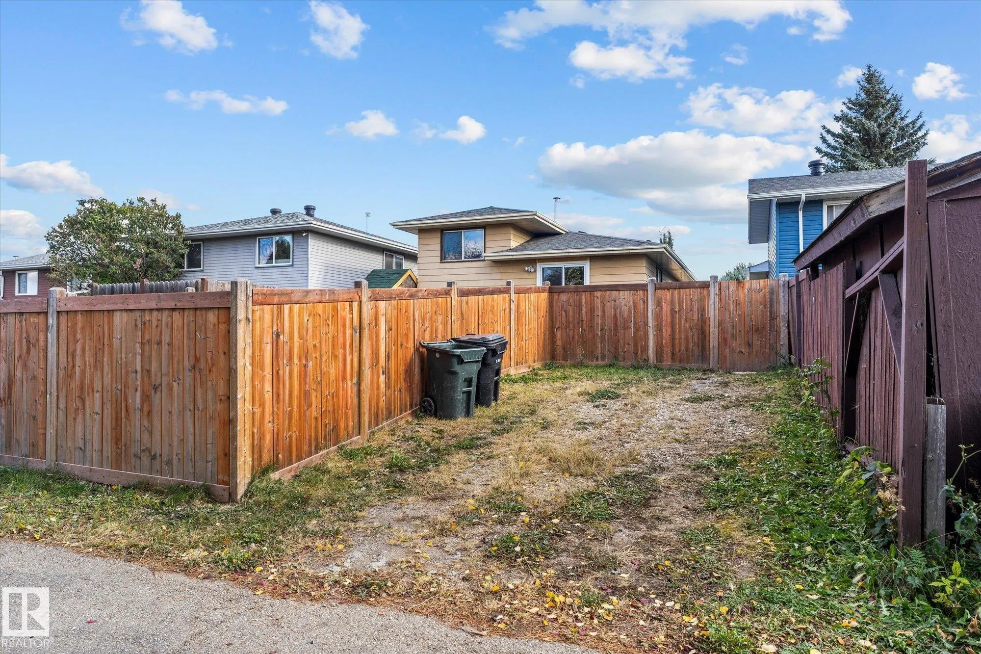 33 WESTGLEN Crescent