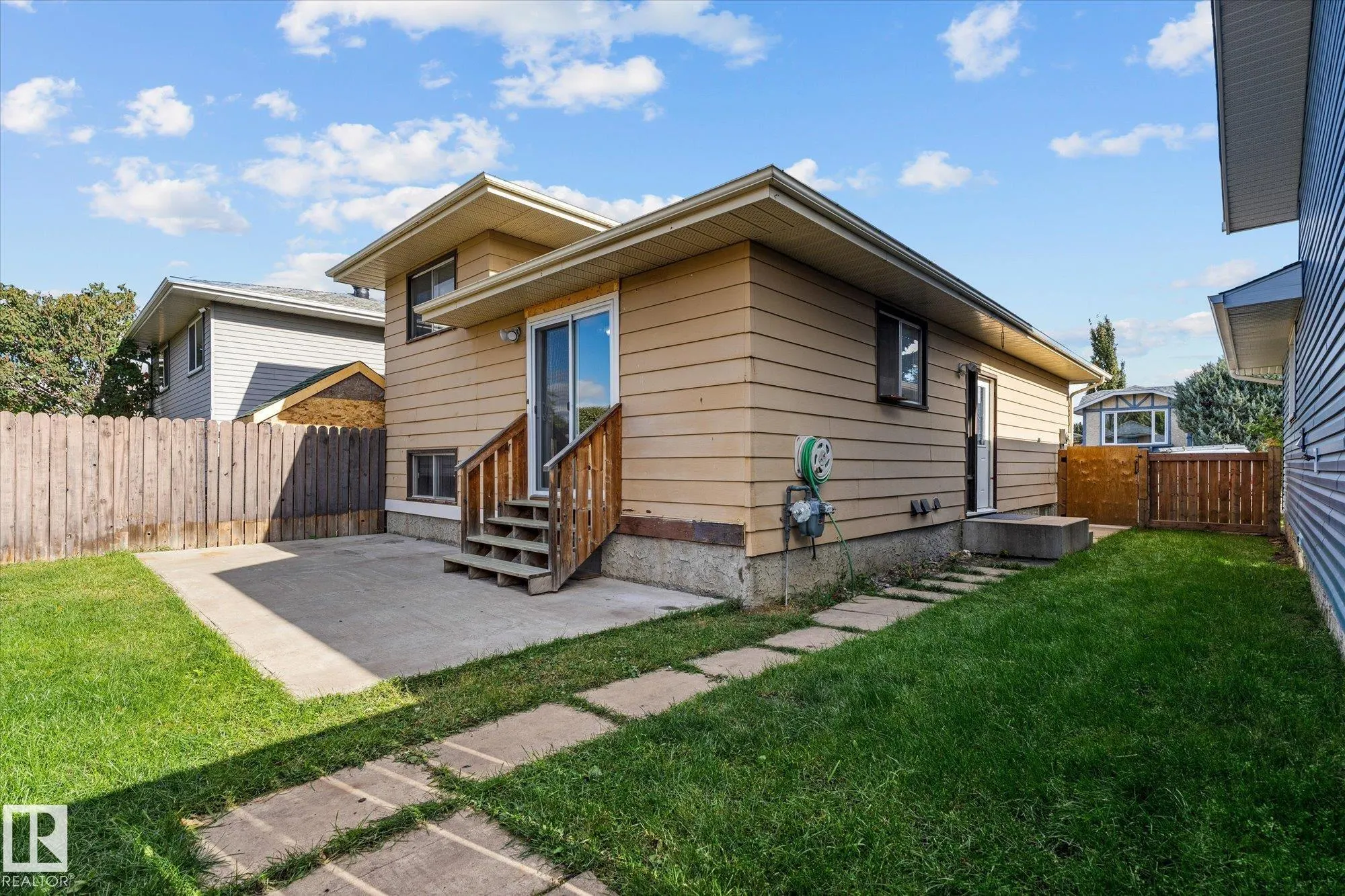 33 WESTGLEN Crescent