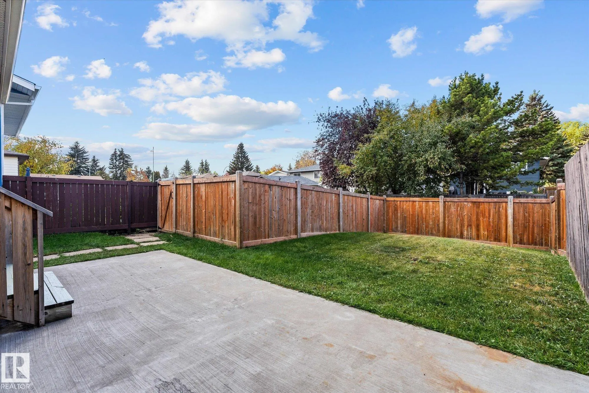 33 WESTGLEN Crescent