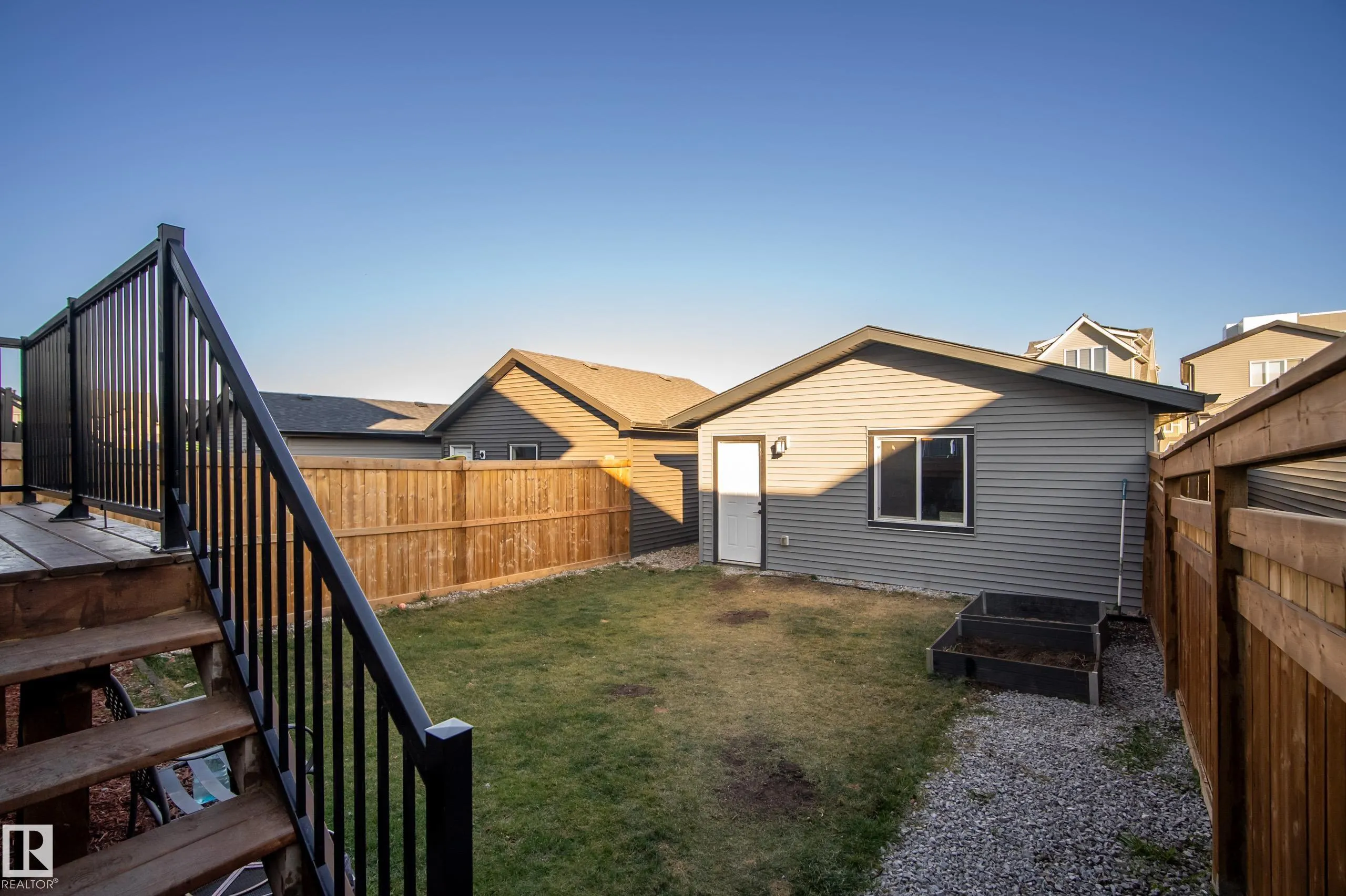 1011 DANIELS Loop