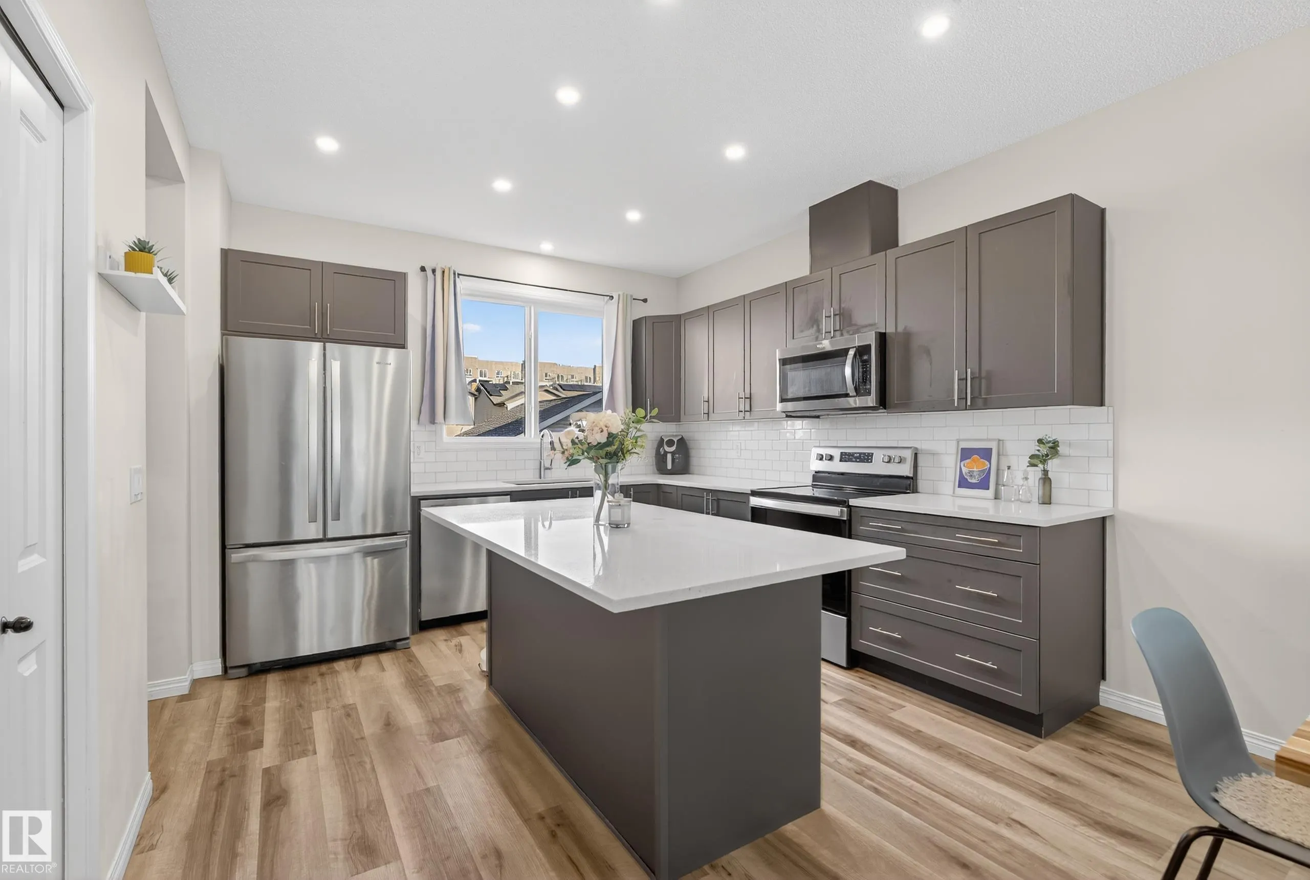 1011 DANIELS Loop