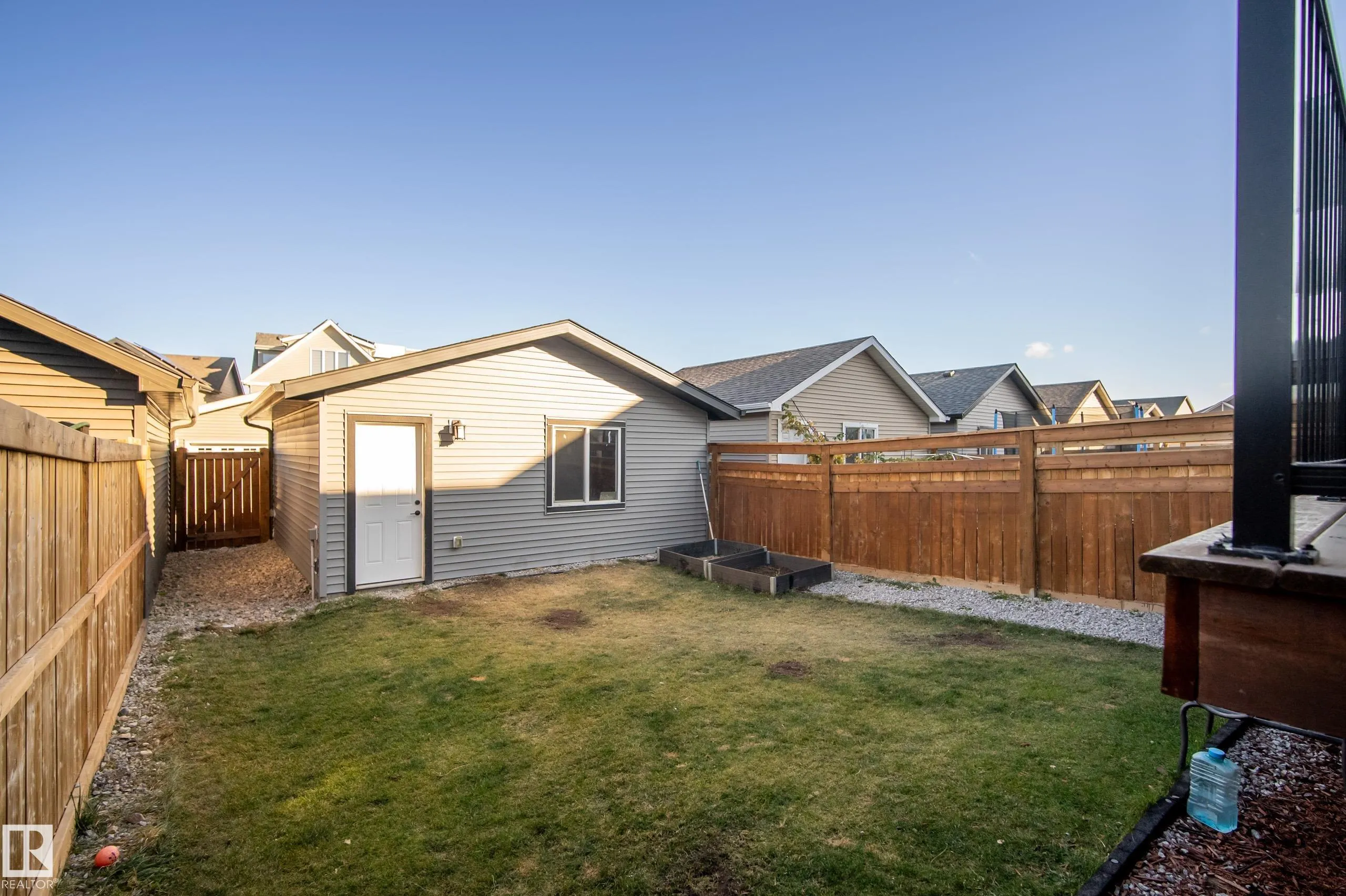 1011 DANIELS Loop