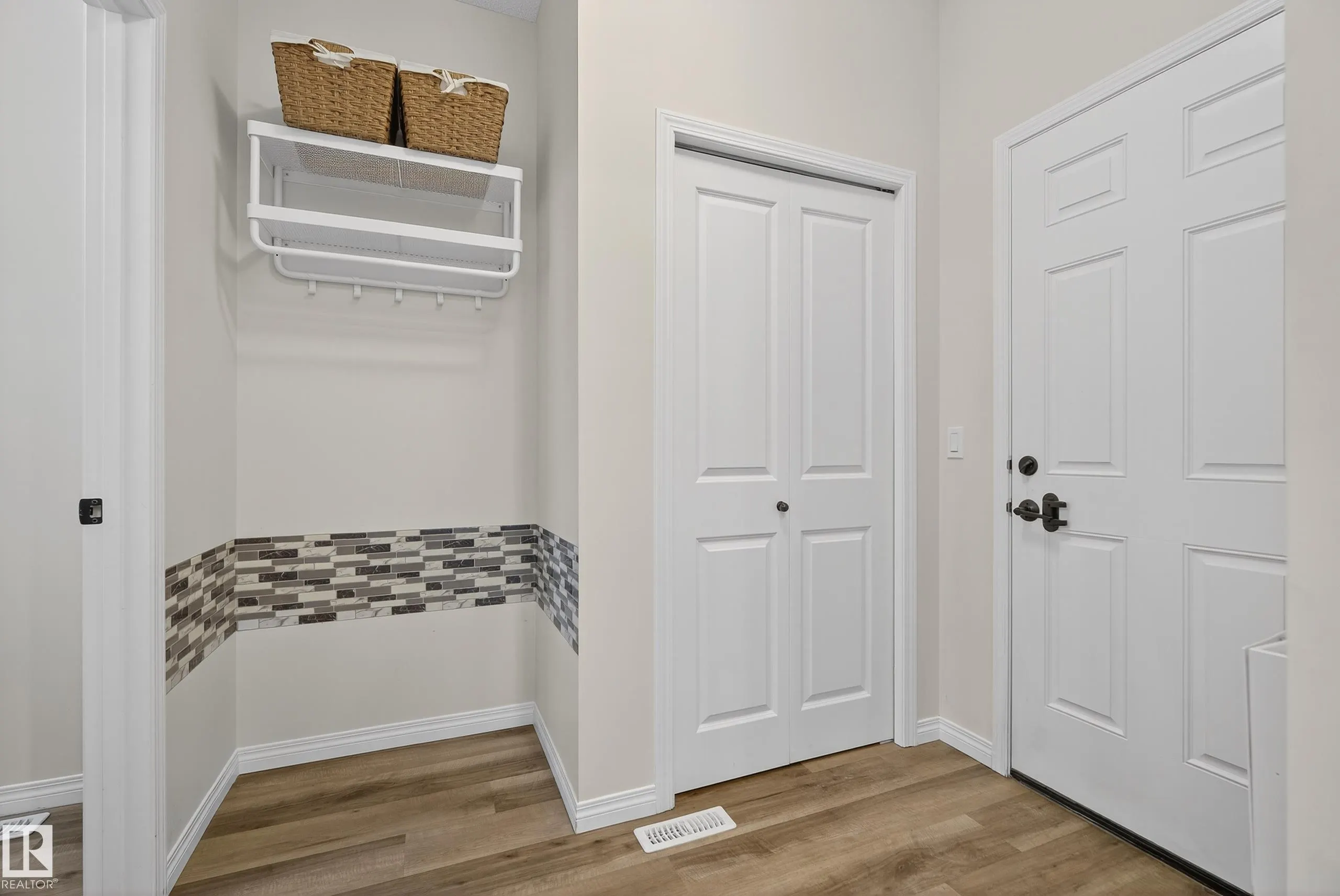 1011 DANIELS Loop