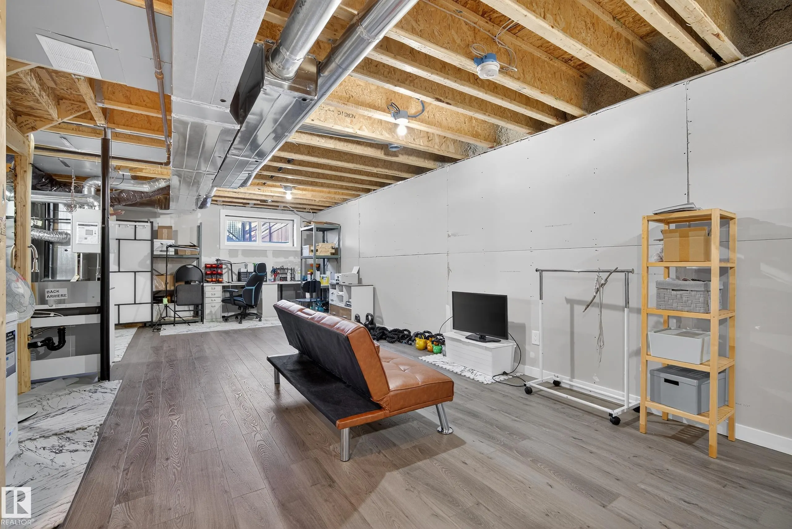 1011 DANIELS Loop