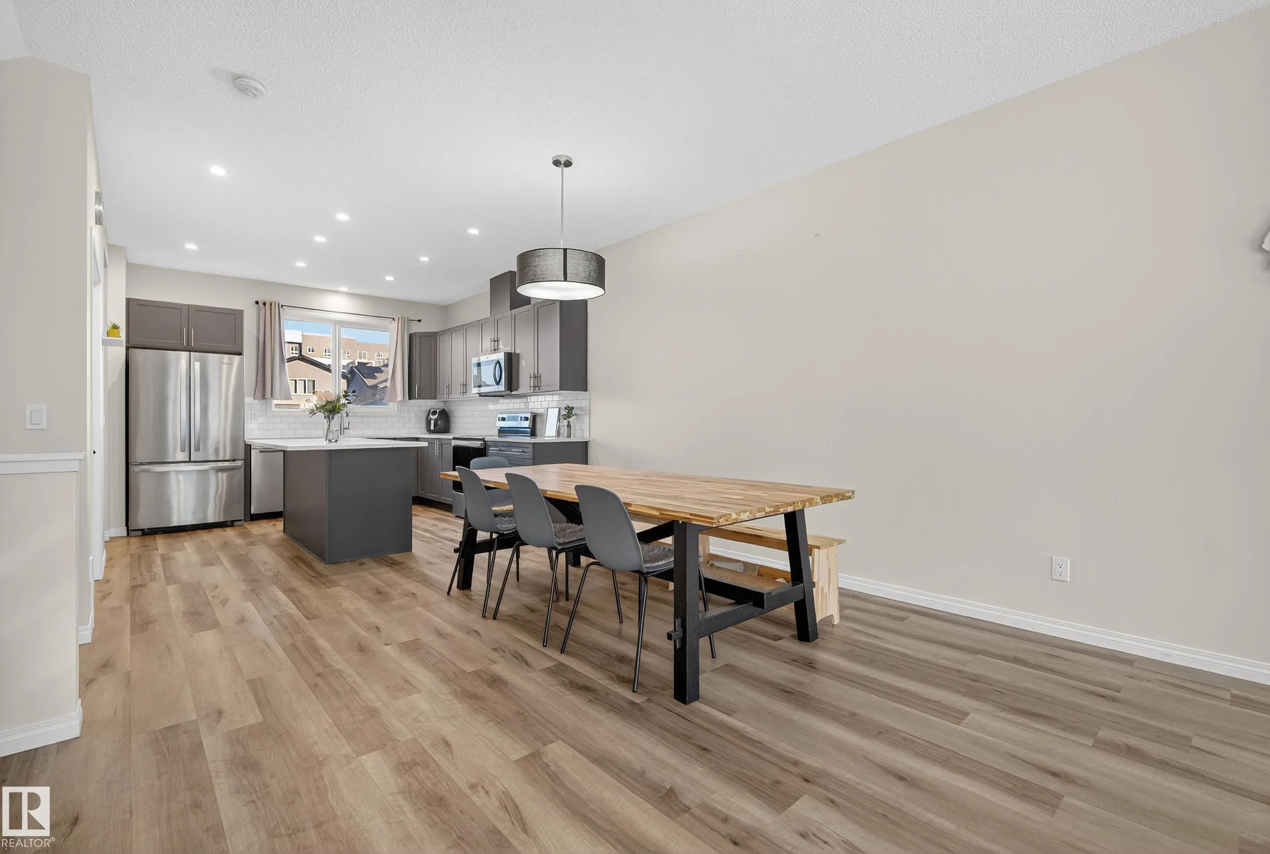 1011 DANIELS Loop
