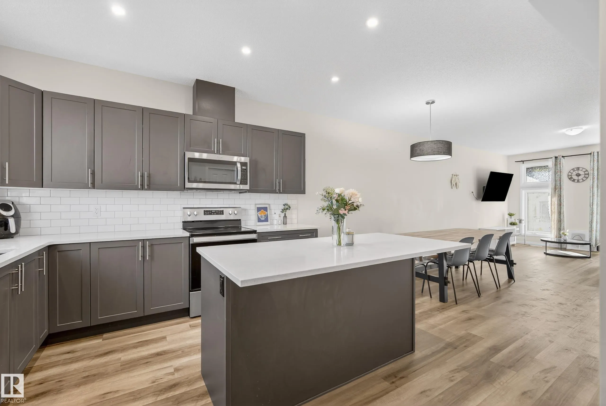 1011 DANIELS Loop