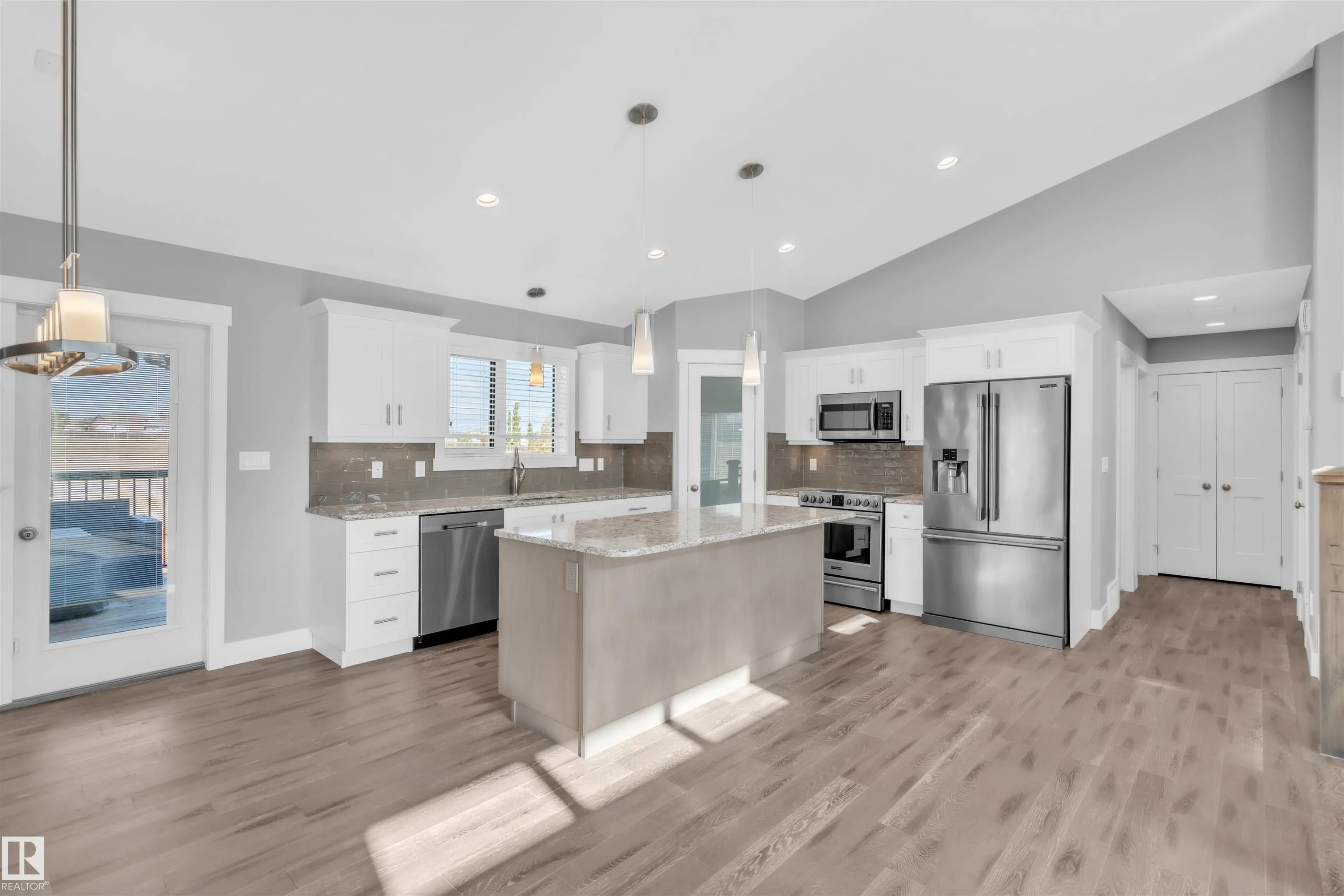 1406 18 Avenue