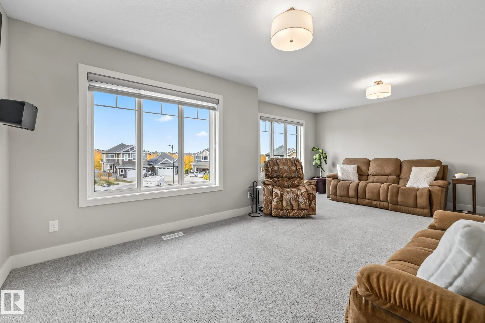 1759 TANAGER Close