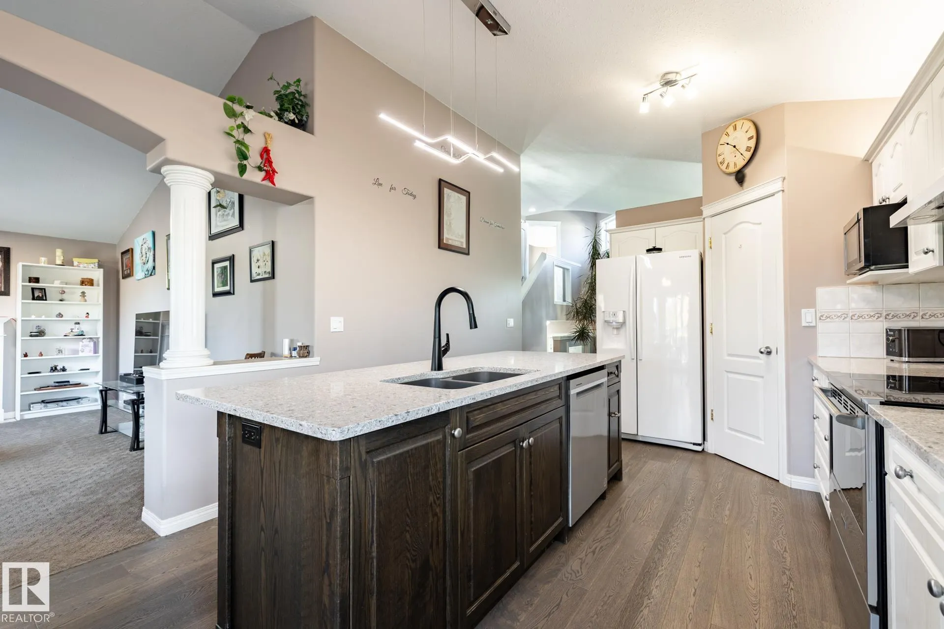 40 DEER PARK Boulevard