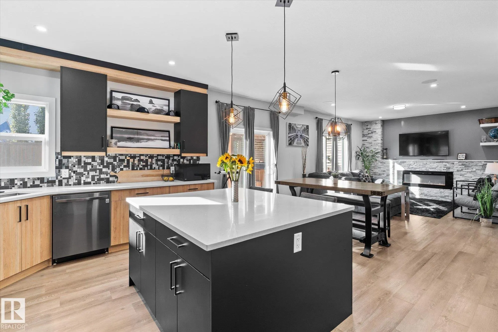 93 LILAC Bay