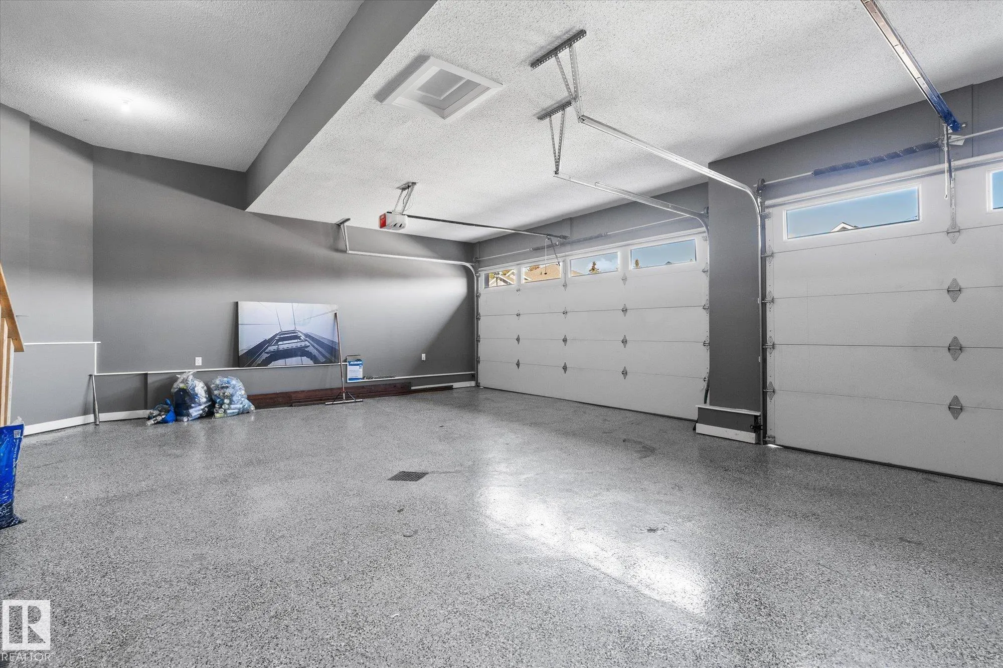 93 LILAC Bay