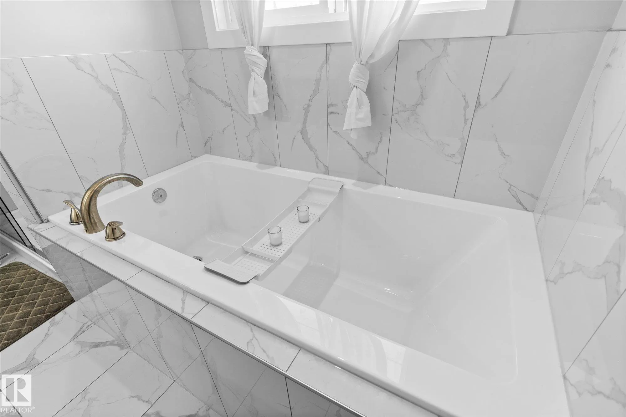 93 LILAC Bay
