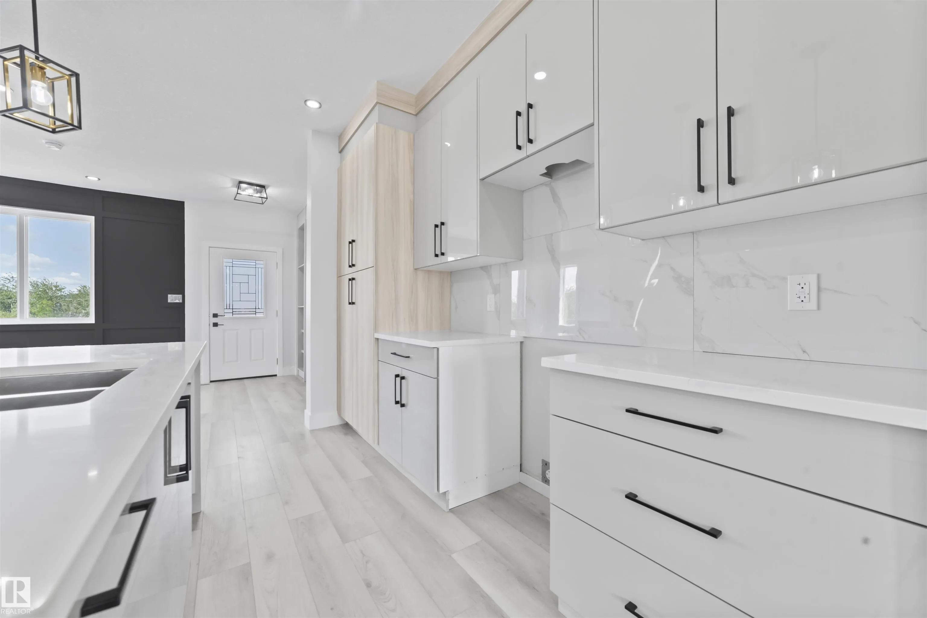 201 DEER Valley Drive