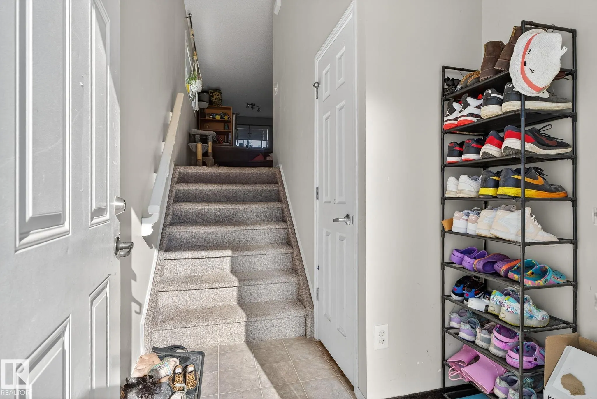 195, 142 Selkirk Place