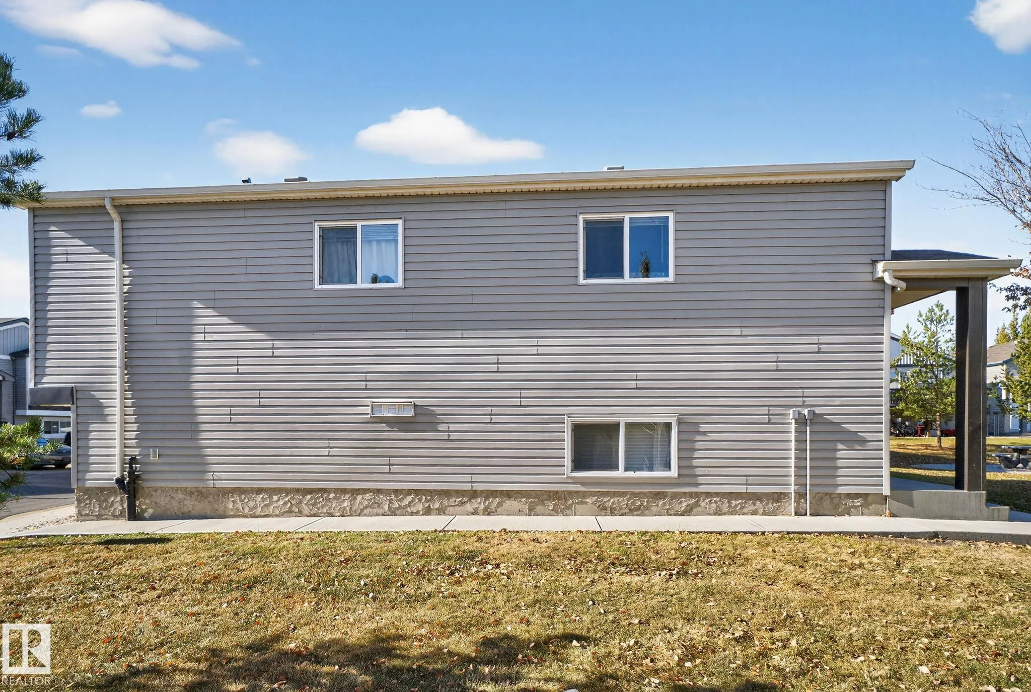 195, 142 Selkirk Place