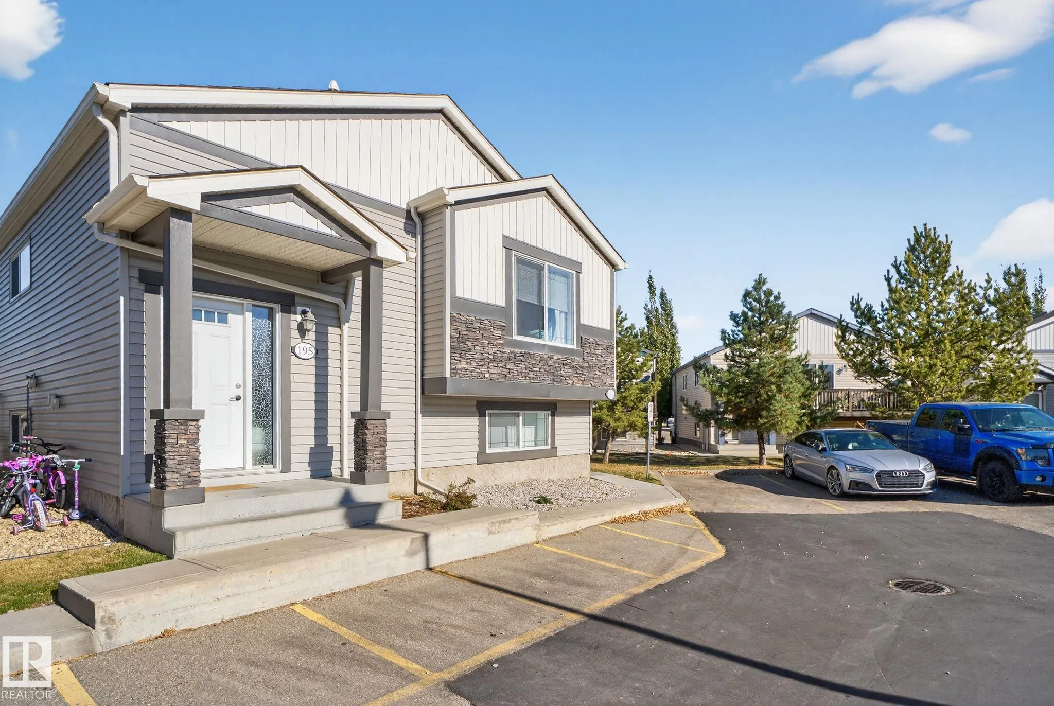 195, 142 Selkirk Place