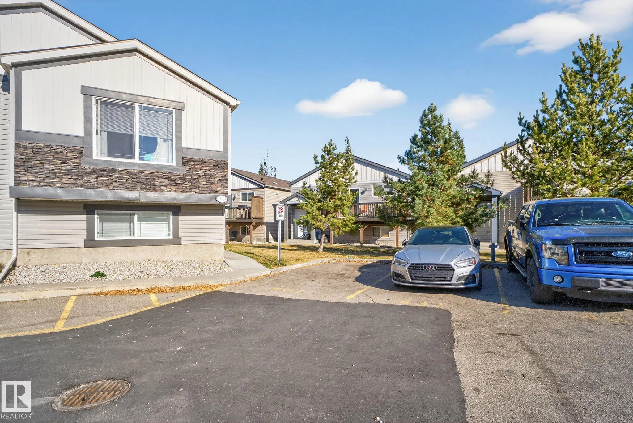 195, 142 Selkirk Place