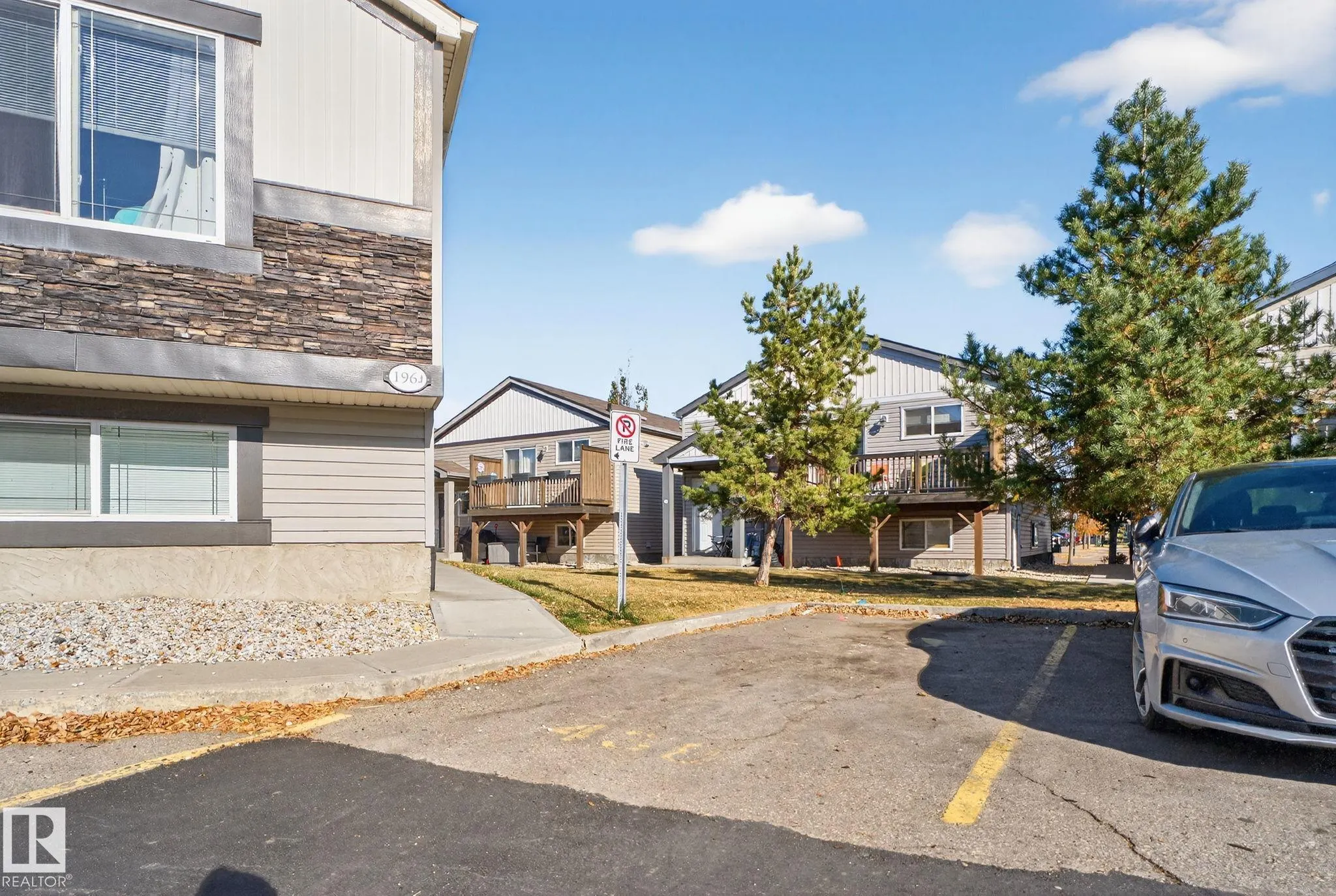 195, 142 Selkirk Place