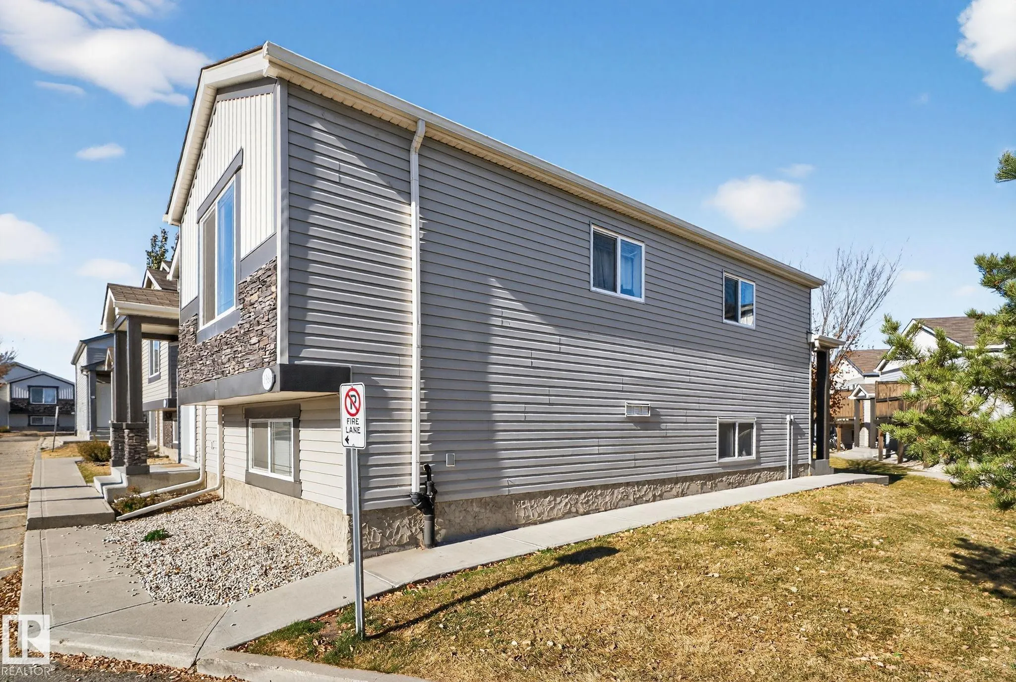 195, 142 Selkirk Place